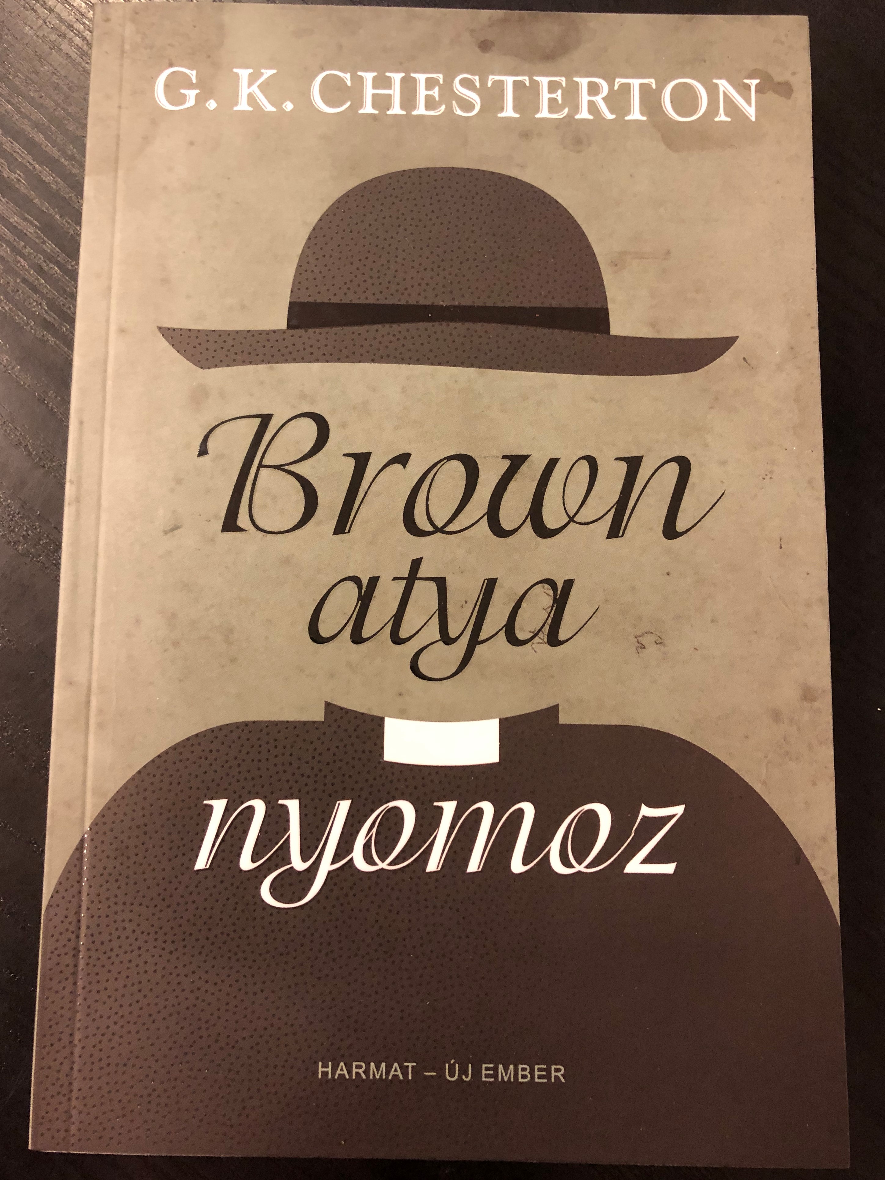 brown-atya-nyomoz-by-g.-k.-chesterton-hungarian-selection-of-works-from-the-complete-father-brown-stories-1.jpg