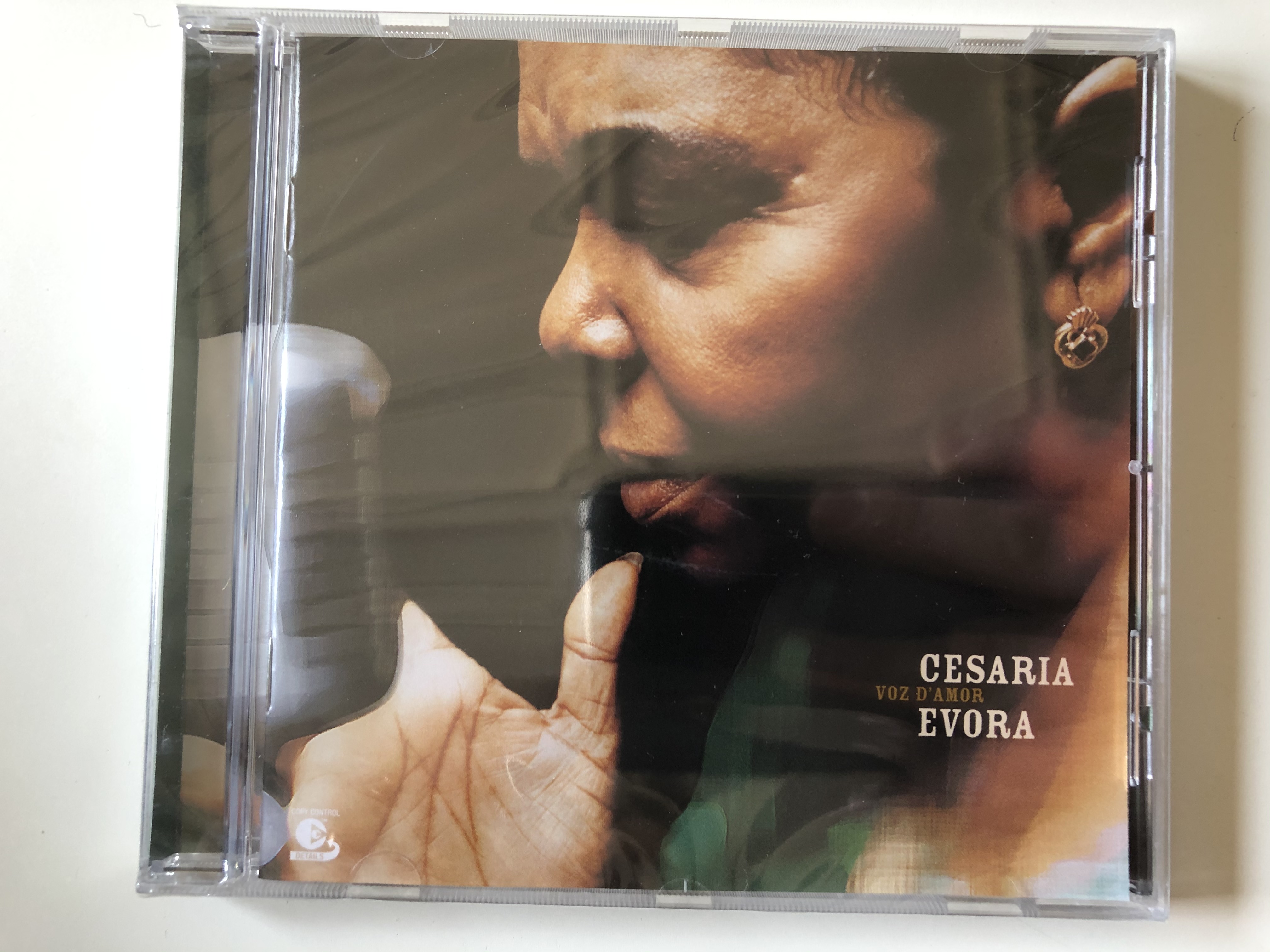 cesaria-evora-voz-d-amor-lusafrica-audio-cd-2003-82876-543-802-1-.jpg