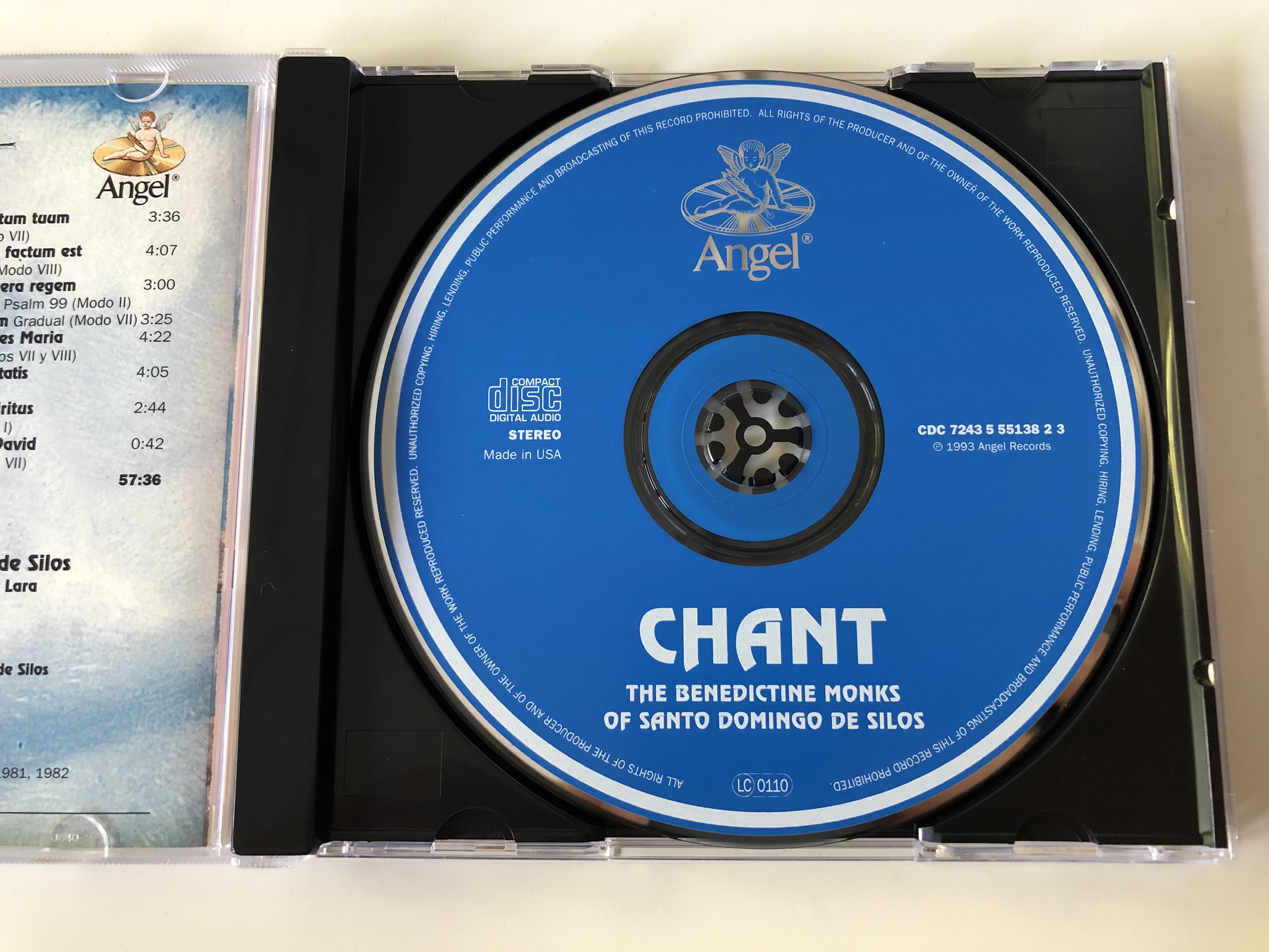 chant-the-benedictine-monks-of-santo-domingo-de-silos-angel-records-audio-cd-1993-stereo-cdc-7243-5-55138-2-3-4-.jpg