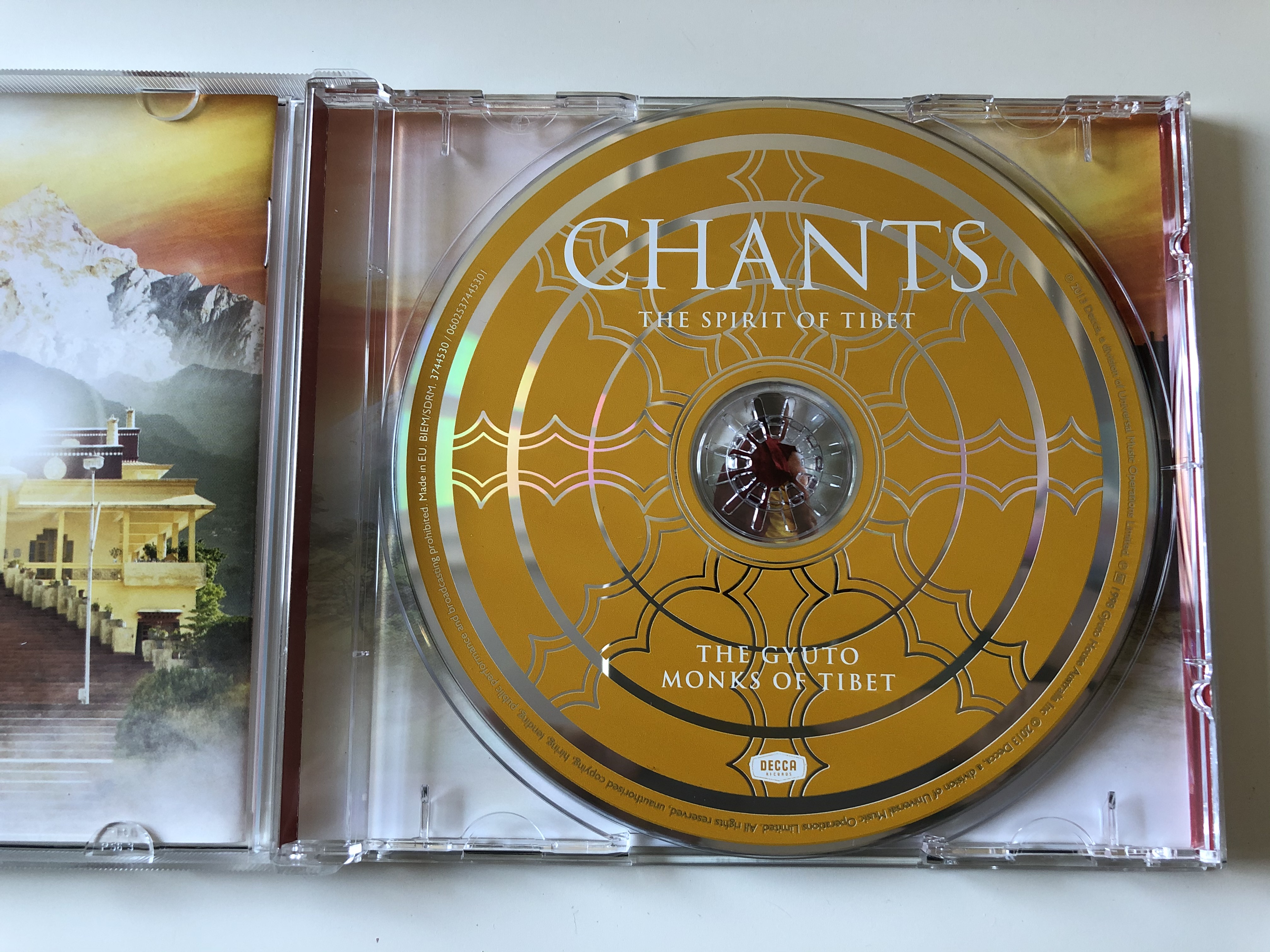 chants-the-spirit-of-tibet-the-gyuto-monks-of-tibet-decca-audio-cd-2013-3744530-6-.jpg