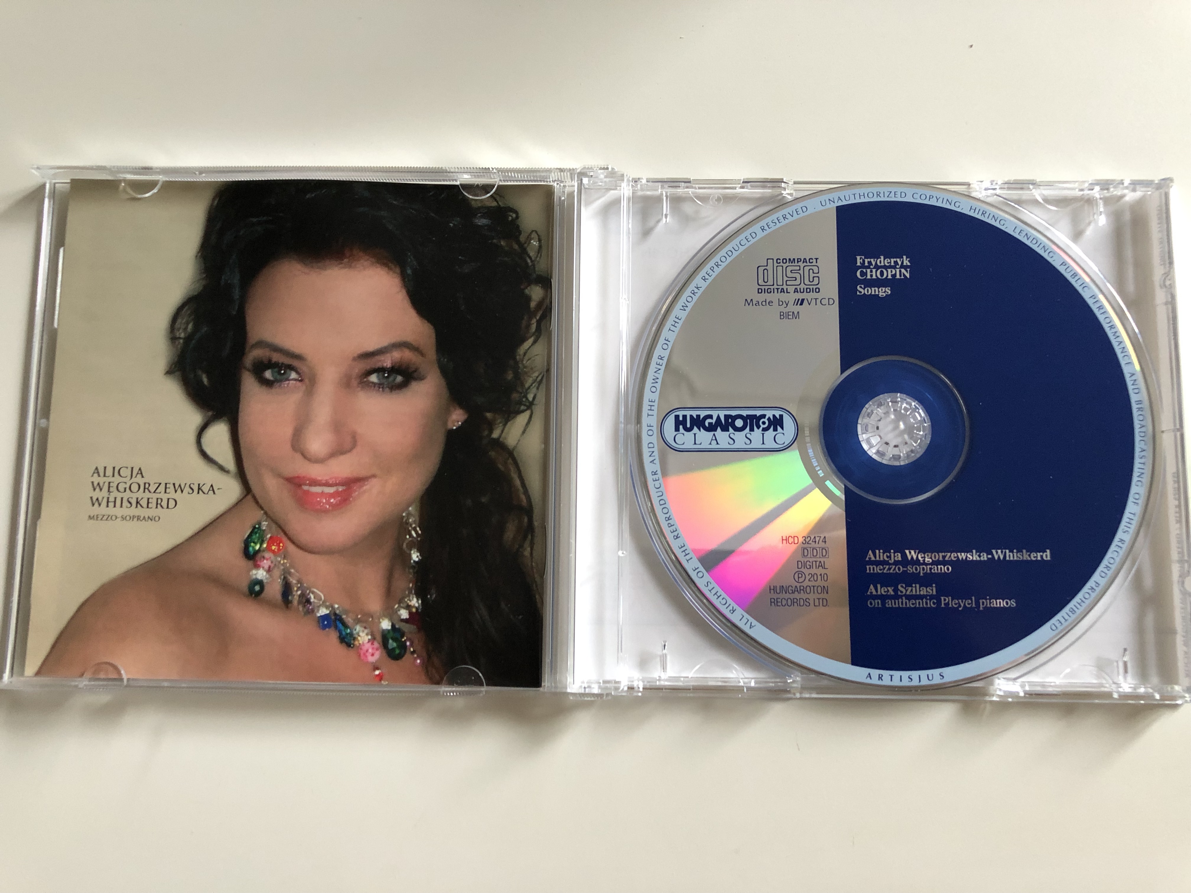 chopin-songs-alicja-wegorzewska-whiskerd-mezzo-soprano-alex-szilasi-on-authentic-pleyel-pianos-hungaroton-classic-audio-cd-2010-hcd-32474-6-.jpg