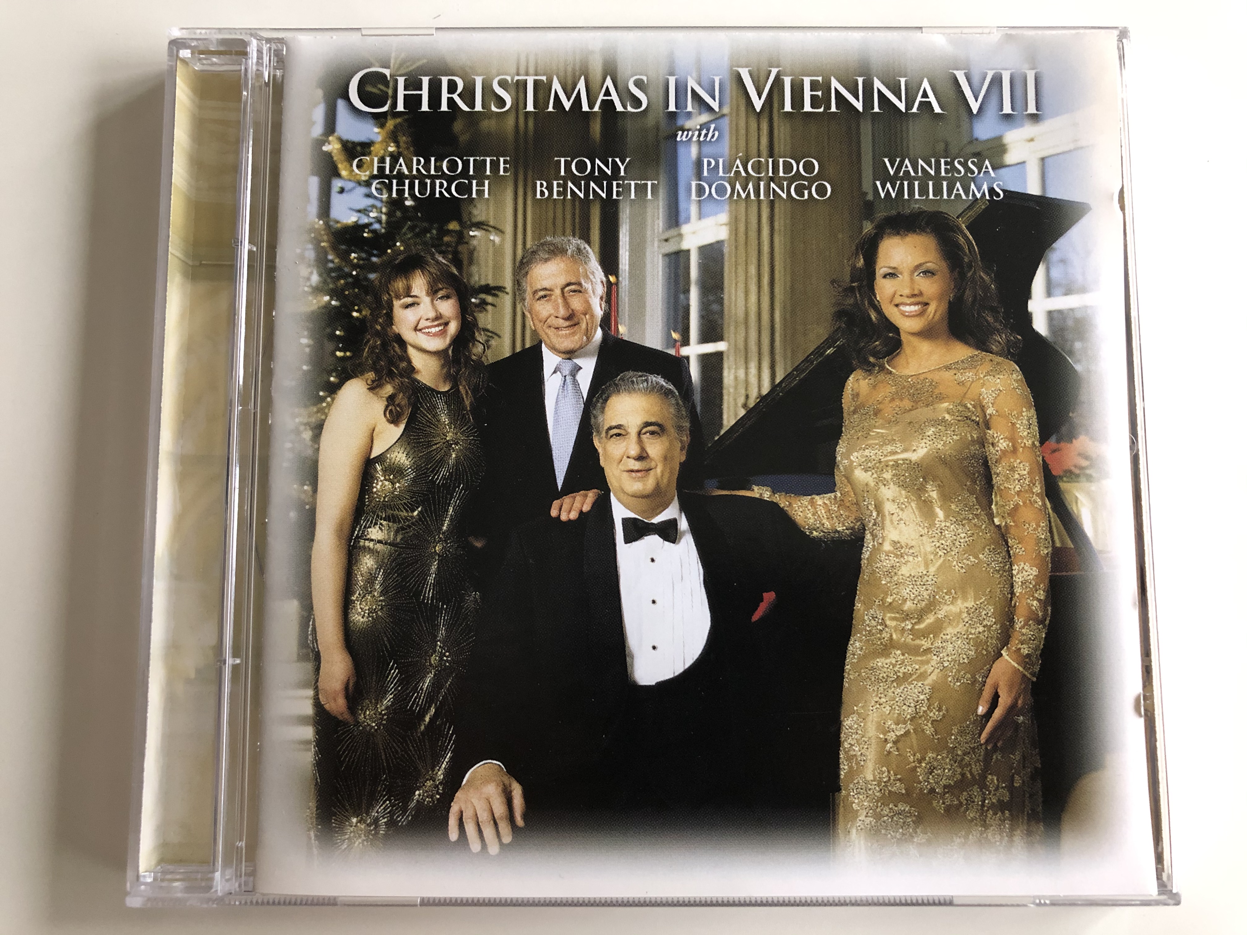 christmas-in-vienna-vii-charlotte-church-tony-bennett-placido-domingo-vanessa-williams-sony-classical-audio-cd-2001-sk-89648-1-.jpg