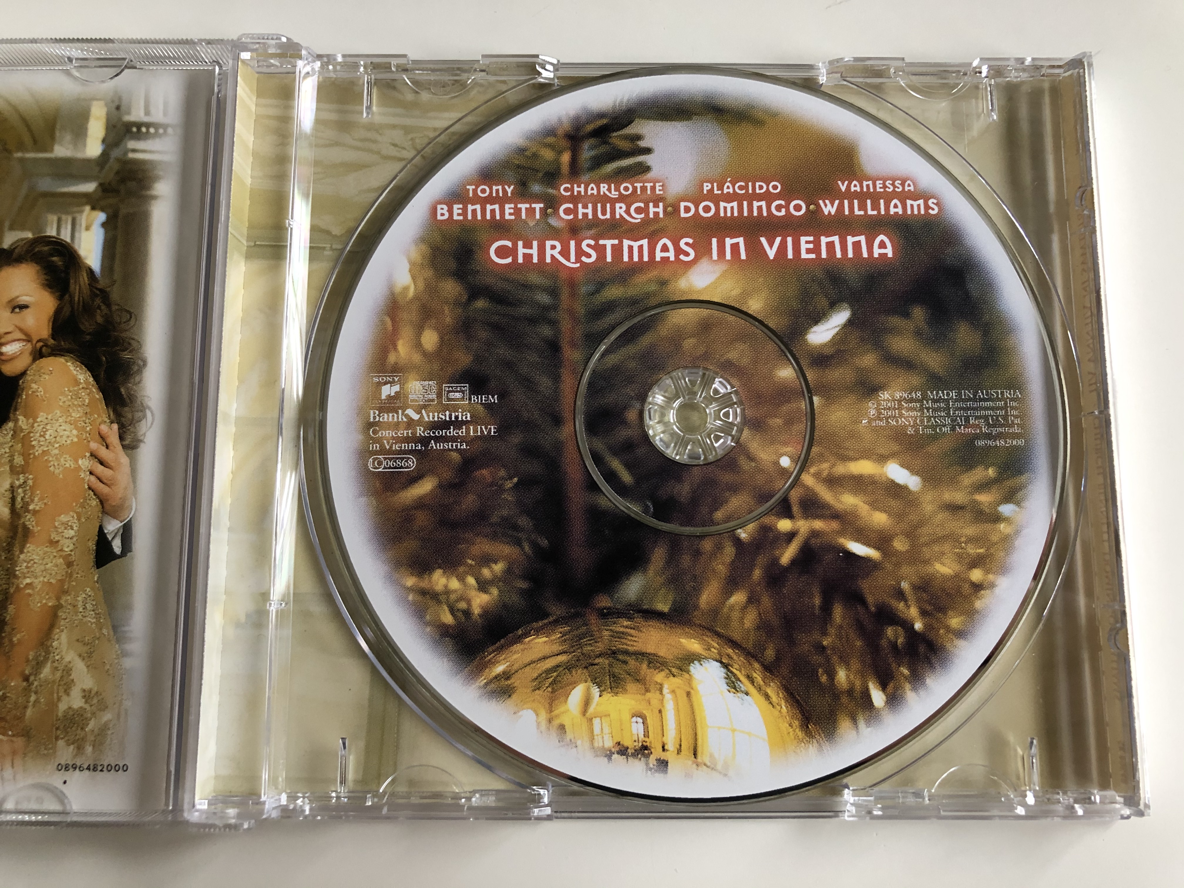 christmas-in-vienna-vii-charlotte-church-tony-bennett-placido-domingo-vanessa-williams-sony-classical-audio-cd-2001-sk-89648-8-.jpg