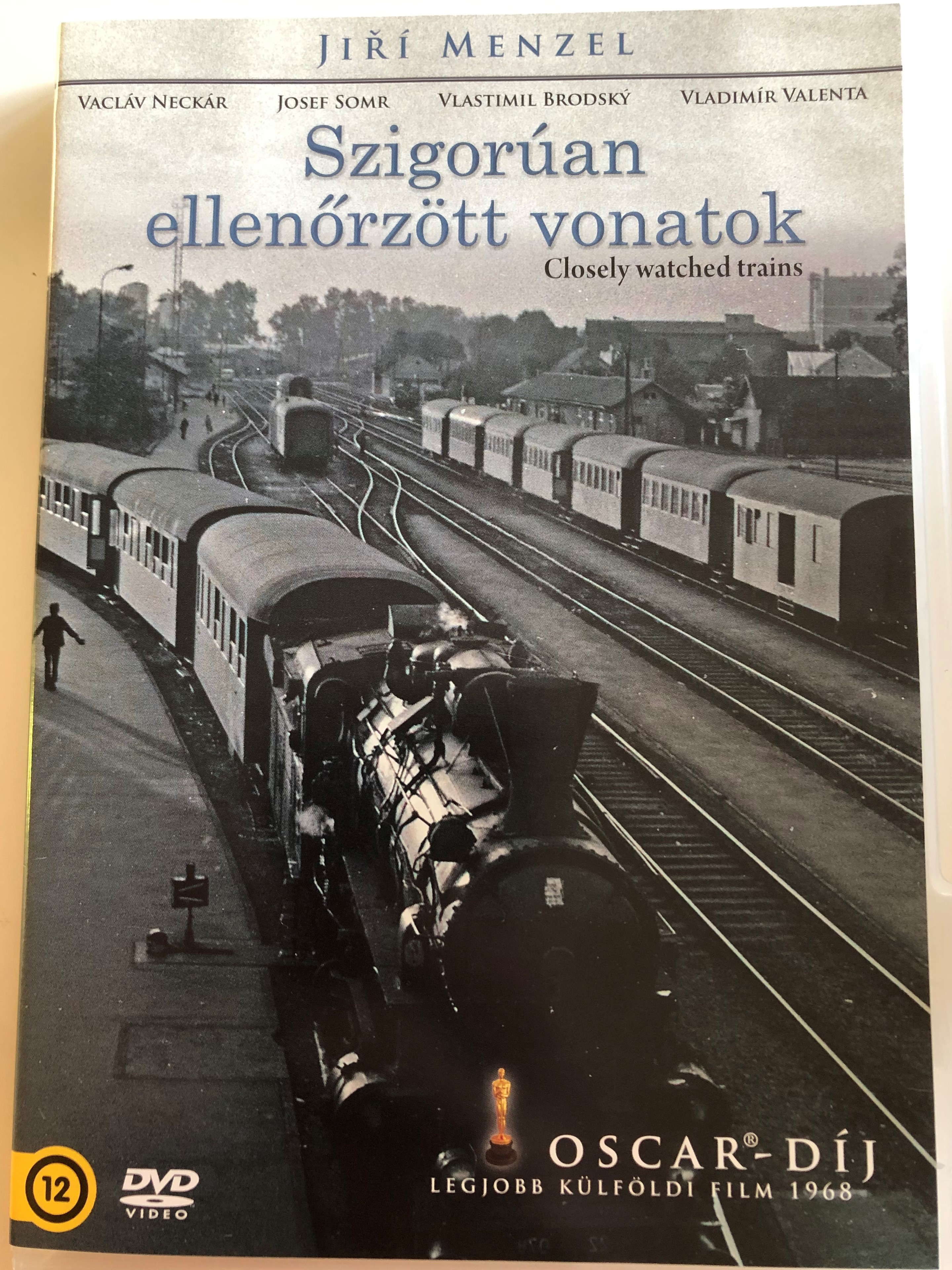 closely-watched-trains-ost-e-sledovan-vlaky-dvd-1966-szigor-an-ellen-rz-tt-vonatok-1.jpg