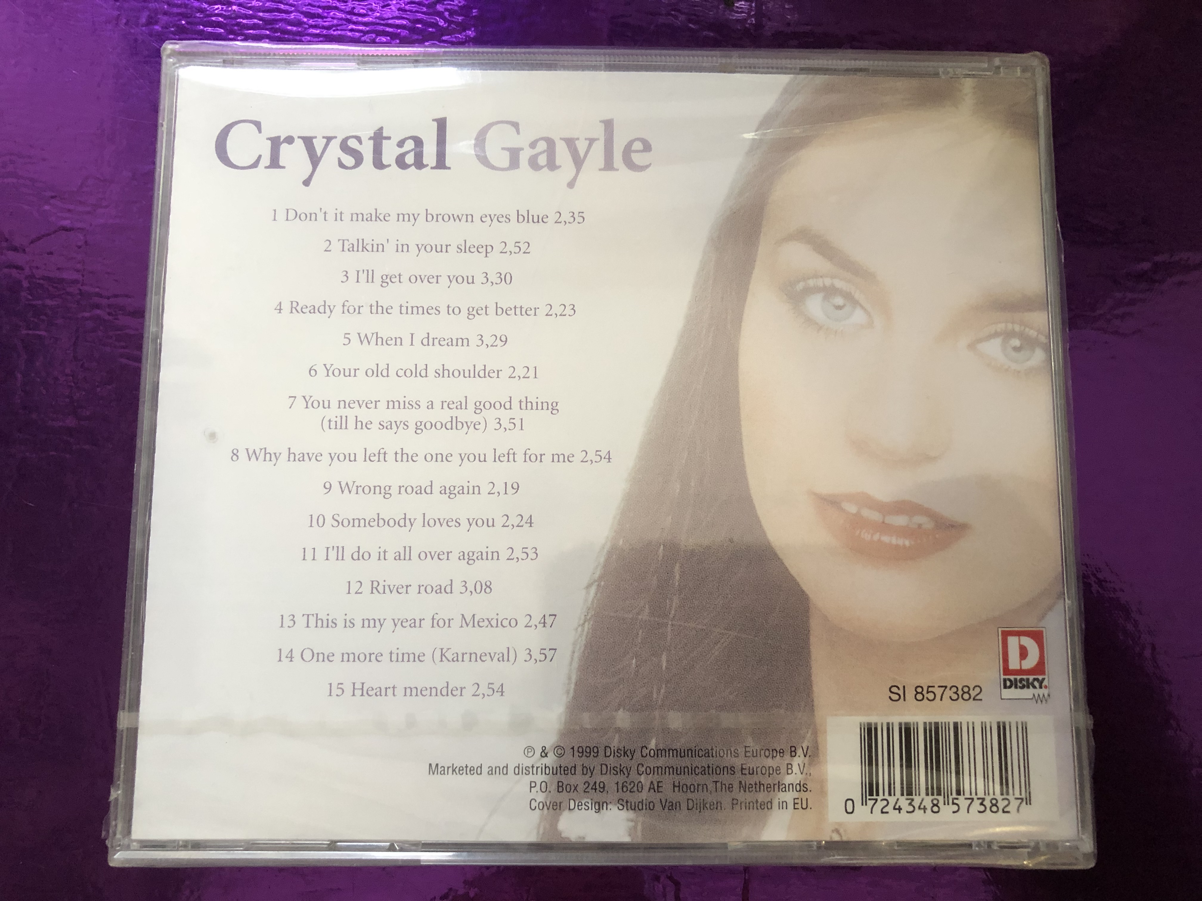 crystal-gayle-don-t-it-make-my-brown-eyes-blue-this-is-my-year-for-mexico-your-old-cold-shoulder-talkin-in-your-sleep-river-road-disky-audio-cd-1999-si-857382-2-.jpg