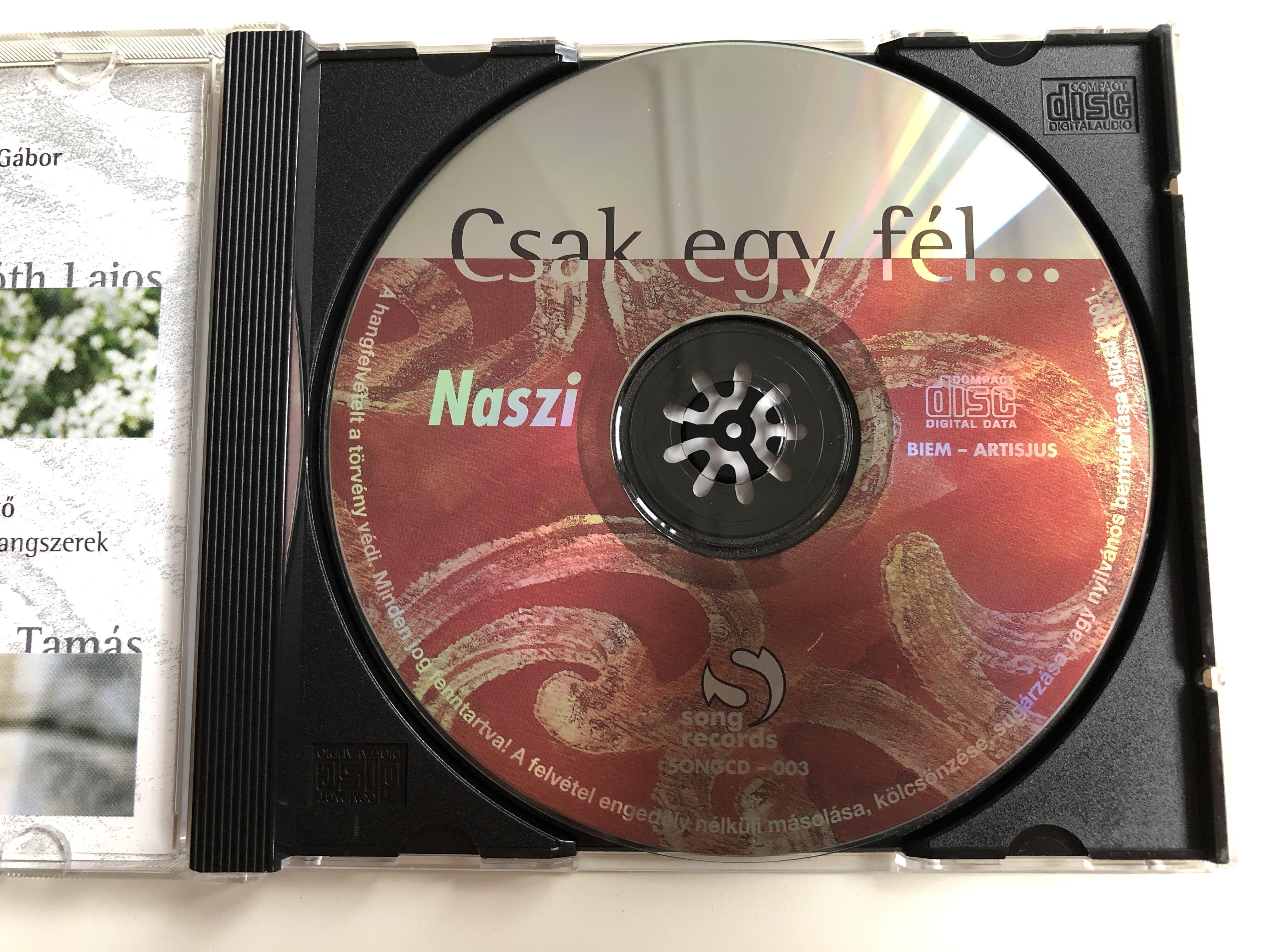 csak-egy-f-l...-naszi-song-records-audio-cd-2001-songcd-003-3-.jpg