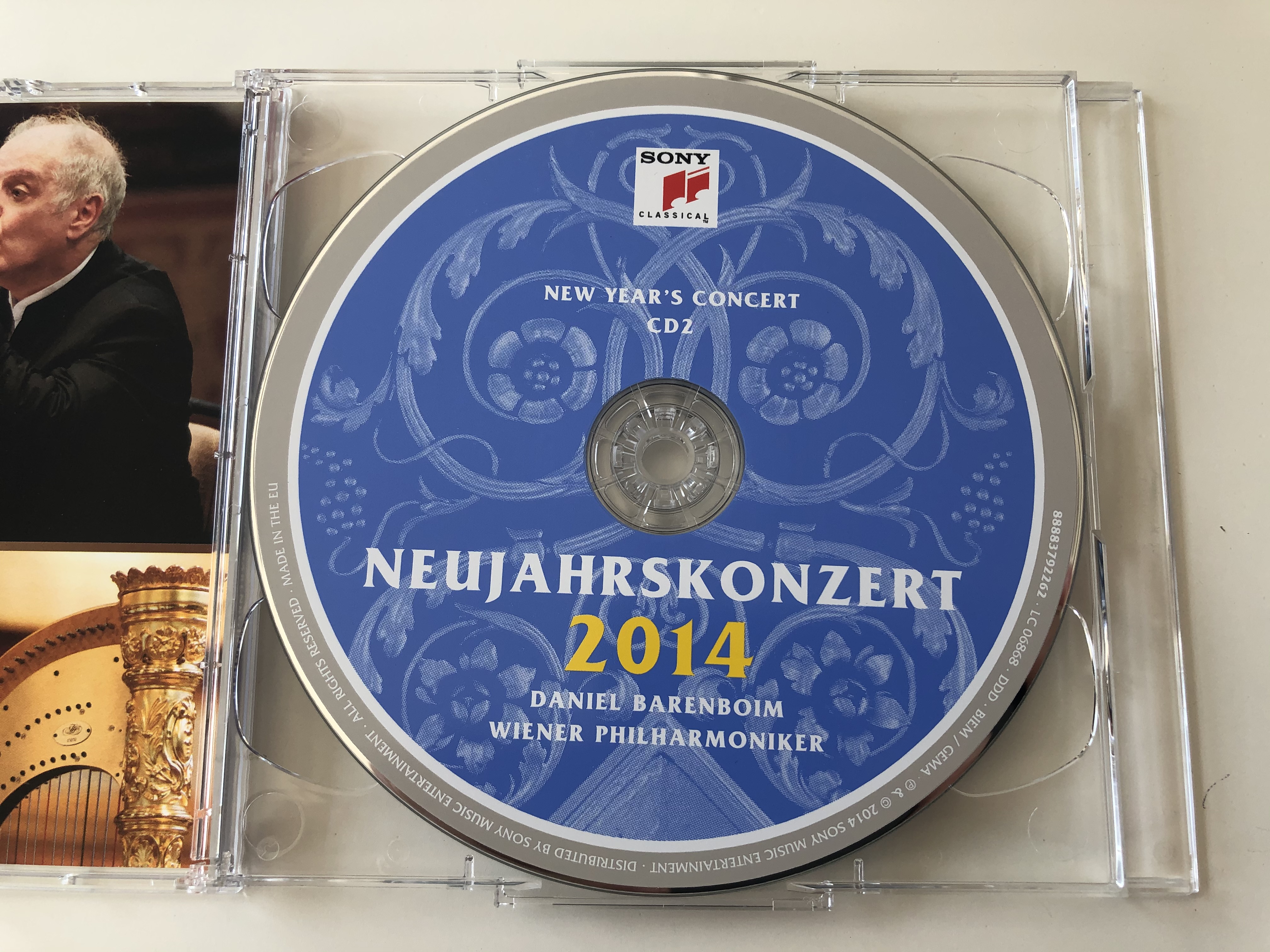daniel-barenboim-wiener-philharmoniker-neujahrskonzert-new-year-s-concert-2014-sony-classical-2x-audio-cd-2014-88883792262-7-.jpg