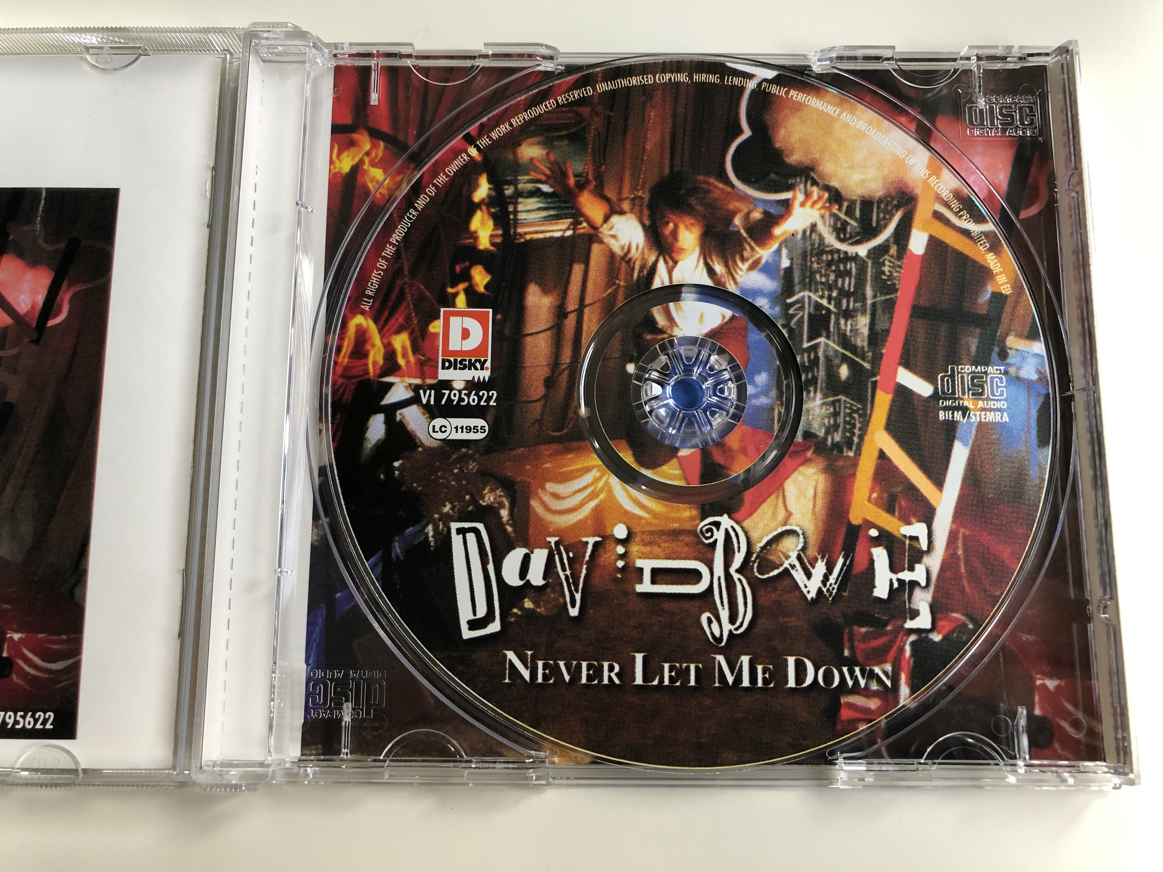 david-bowie-never-let-me-down-disky-audio-cd-2002-vi-795622-5-.jpg