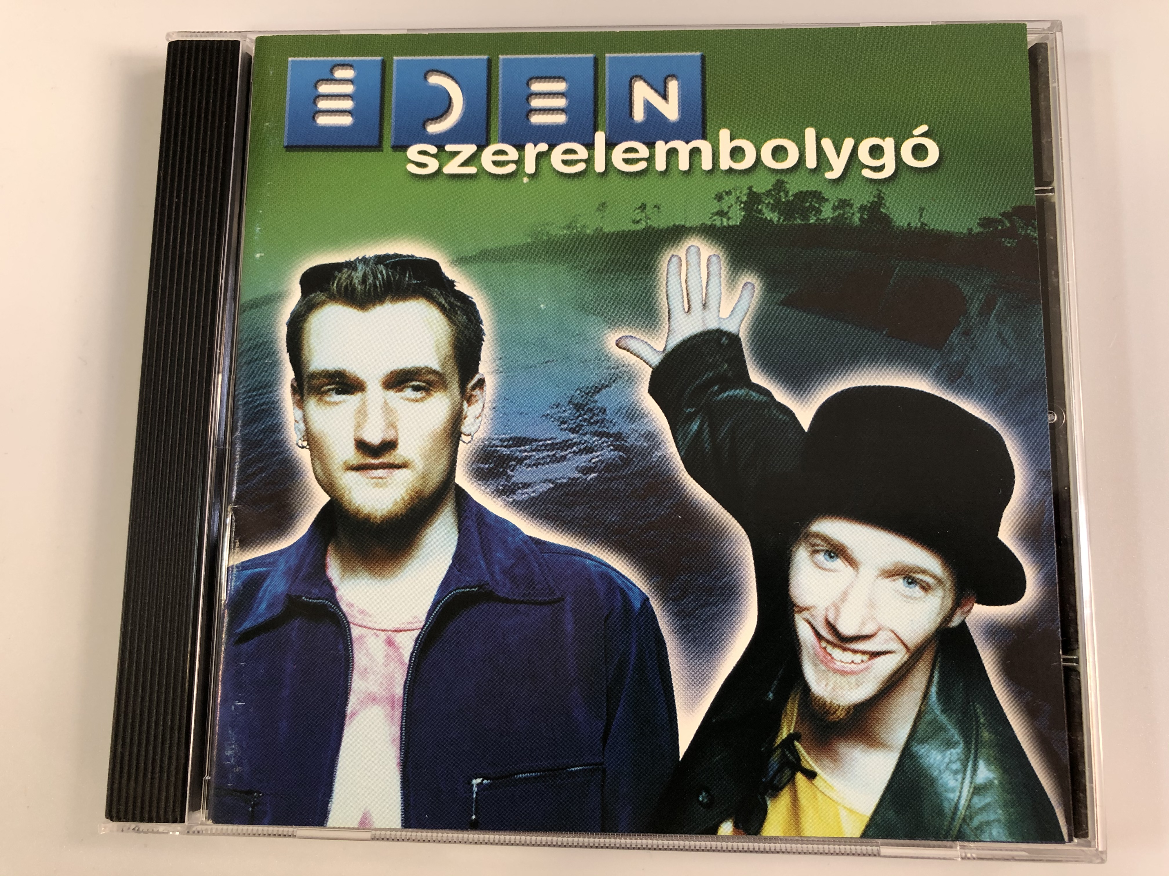 den-szerelembolyg-zebra-audio-cd-2001-014-490-2-1-.jpg