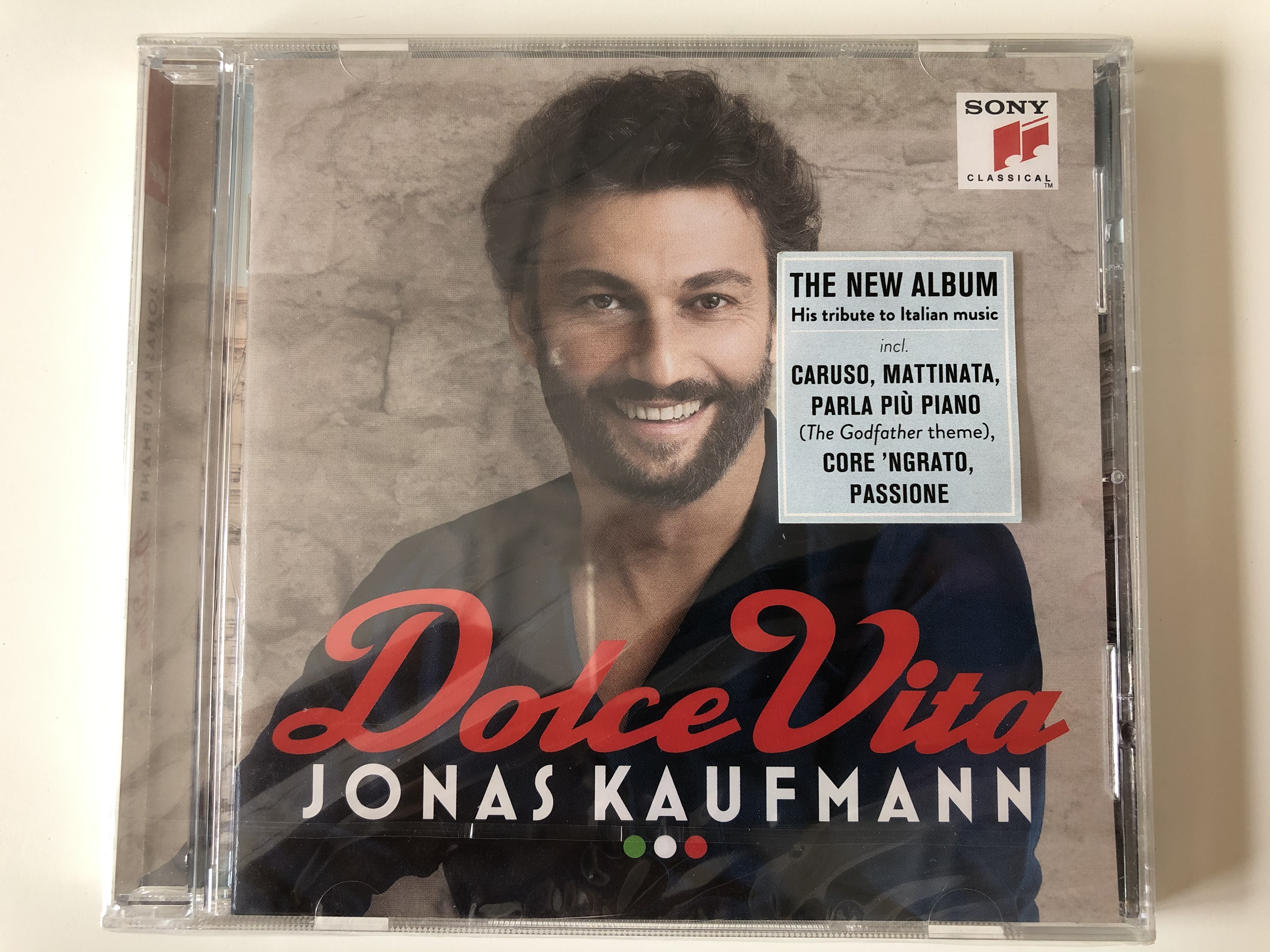 dolce-vita-jonas-kaufmann-the-new-album-his-tribute-to-italian-music-icnl.-caruso-mattinata-parla-piu-piano-the-godfather-theme-core-ngrato-passione-sony-classical-audio-cd-2016-88-1-.jpg