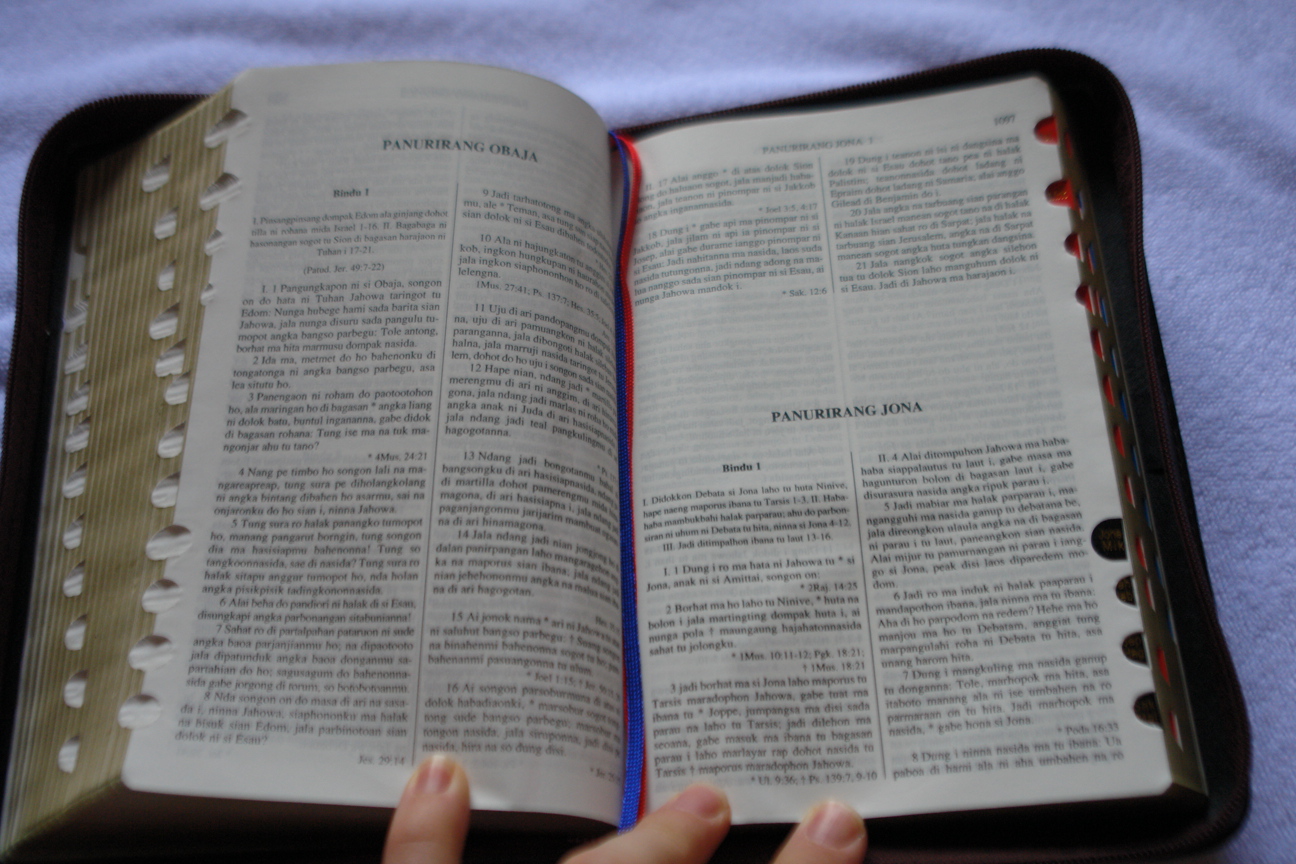 Luzury Edition BATAK TOBA LANGUAGE BIBLE WITH HYMNAL 556