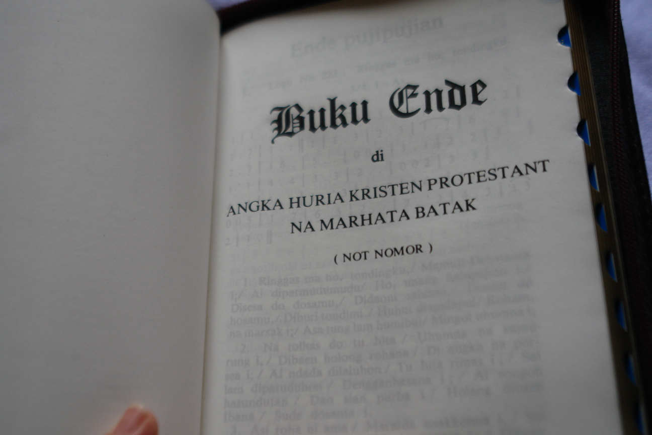 Luzury Edition BATAK TOBA LANGUAGE BIBLE WITH HYMNAL 556