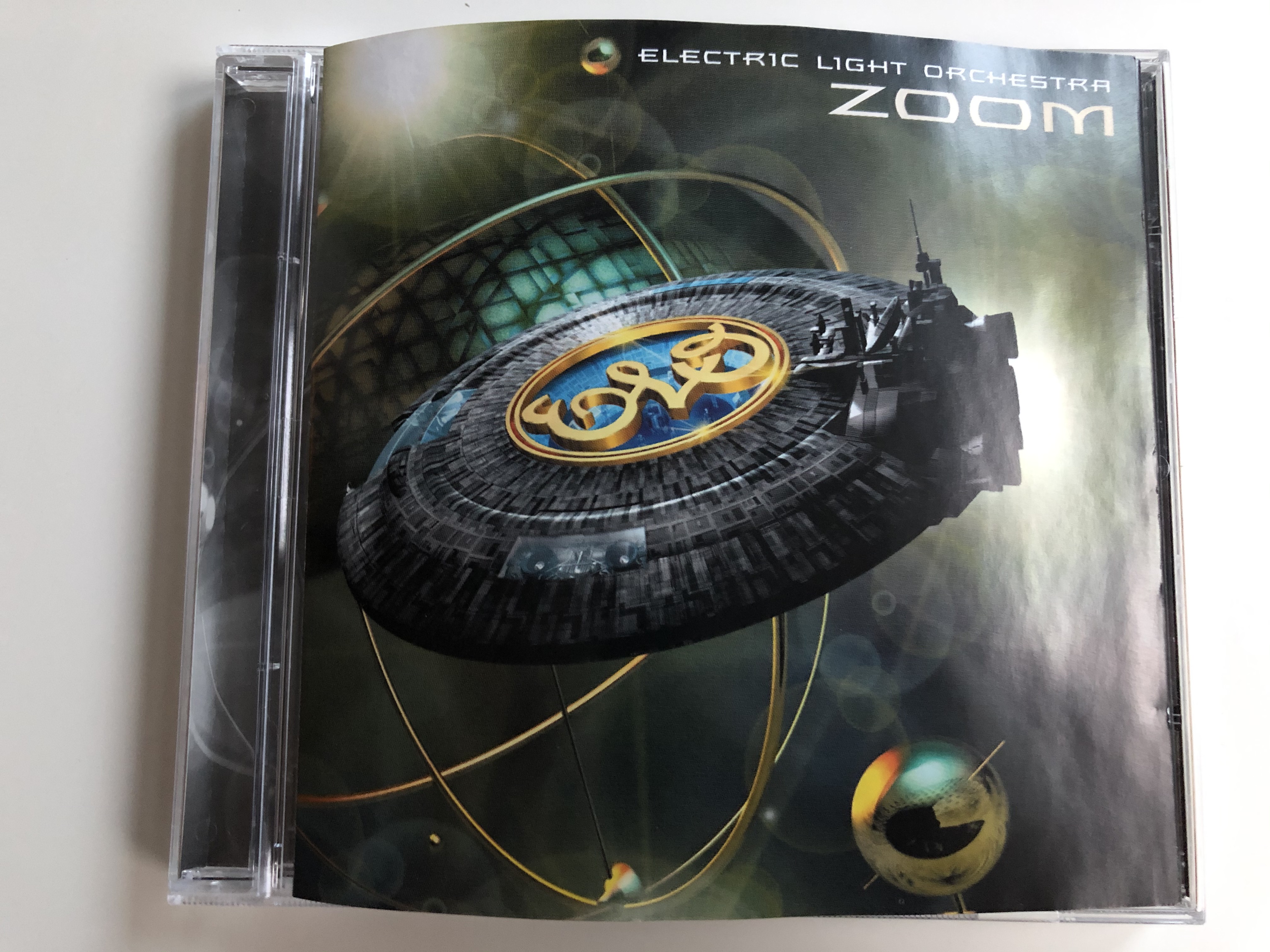 electric-light-orchestra-zoom-epic-audio-cd-2001-502500-2-1-.jpg