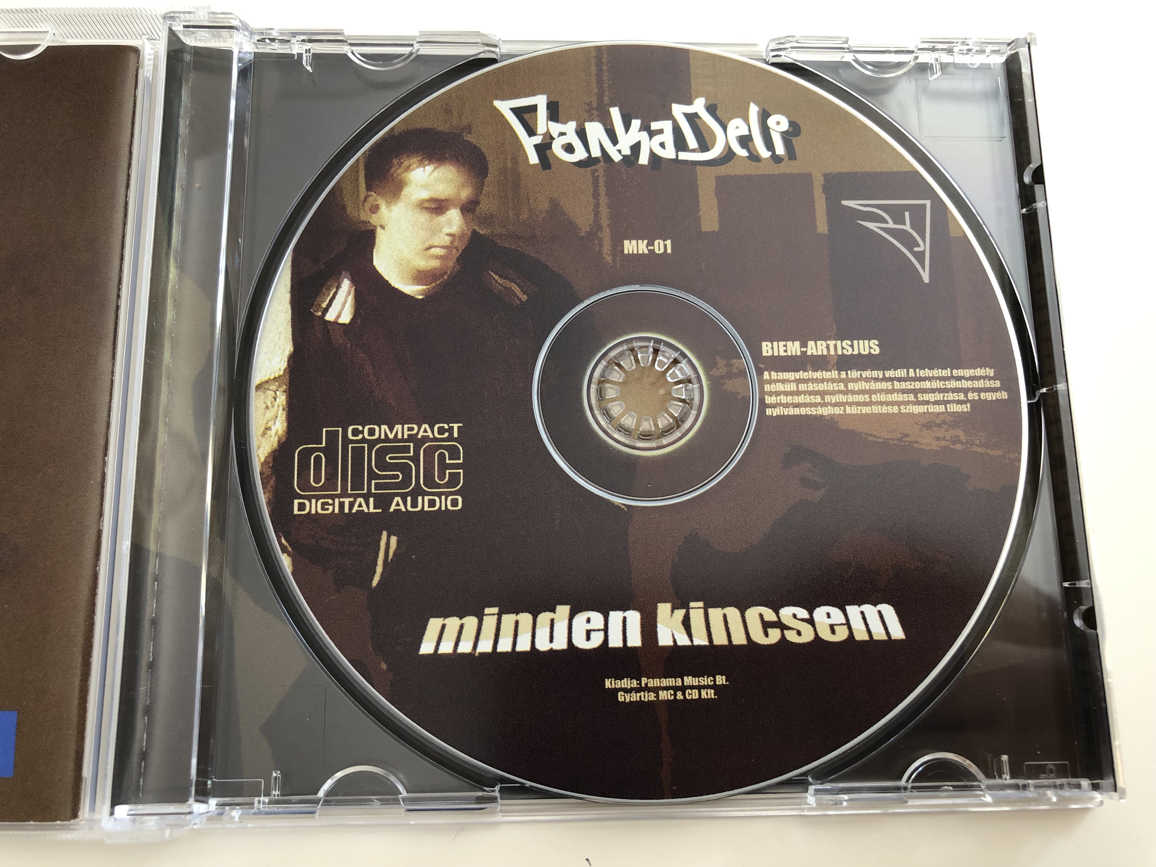 fankadeli-minden-kincsem-reggel-veletek-a-nyugalom-a-f-mindenki-tudja-a-frank-nem-olcs-nincs-meg-ll-s-musicdome-audio-cd-2003-6-.jpg
