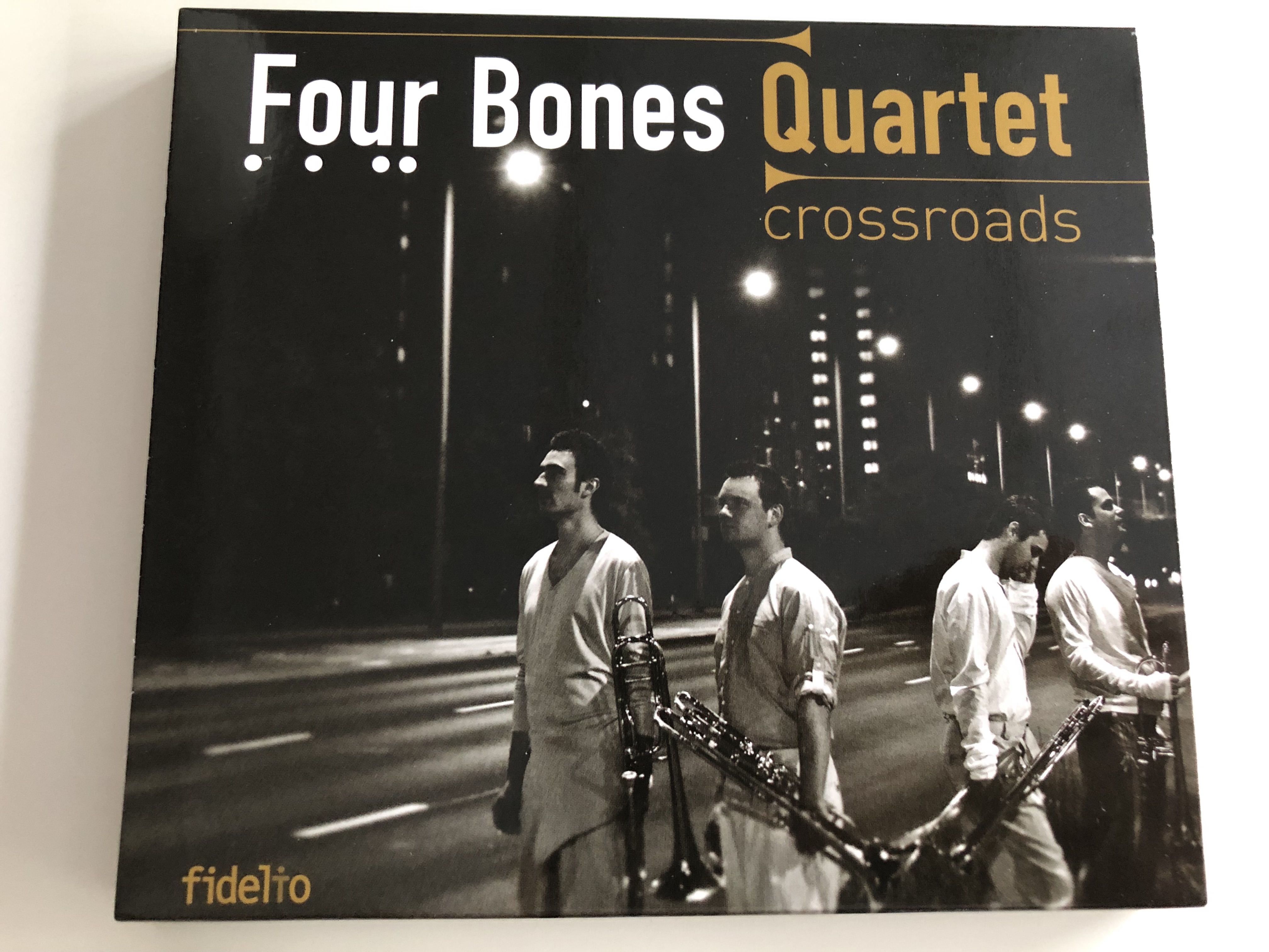 four-bones-quartet-crossroads-rp-d-barab-s-zs-fia-tall-r-j-nos-nagy-zsigmond-l-z-r-x-nia-stoll-r-audio-cd-2011-fidelio-fid-cd-005-1-.jpg