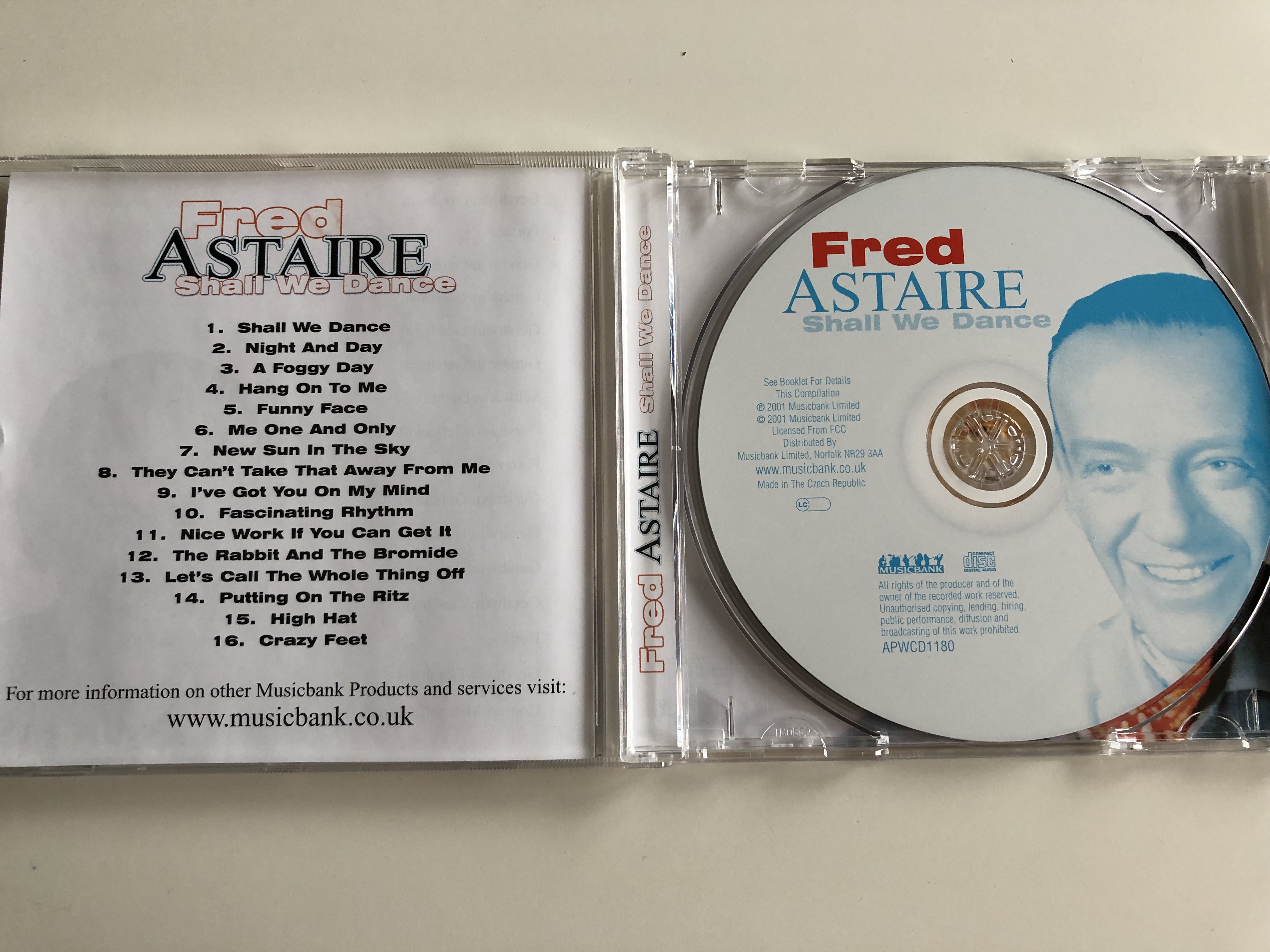 fred-astaire-shall-we-dance-night-and-day-a-foggy-day-hang-on-to-me-funny-face-new-sun-in-the-sky-audio-cd-2001-apwcd1180-3-.jpg