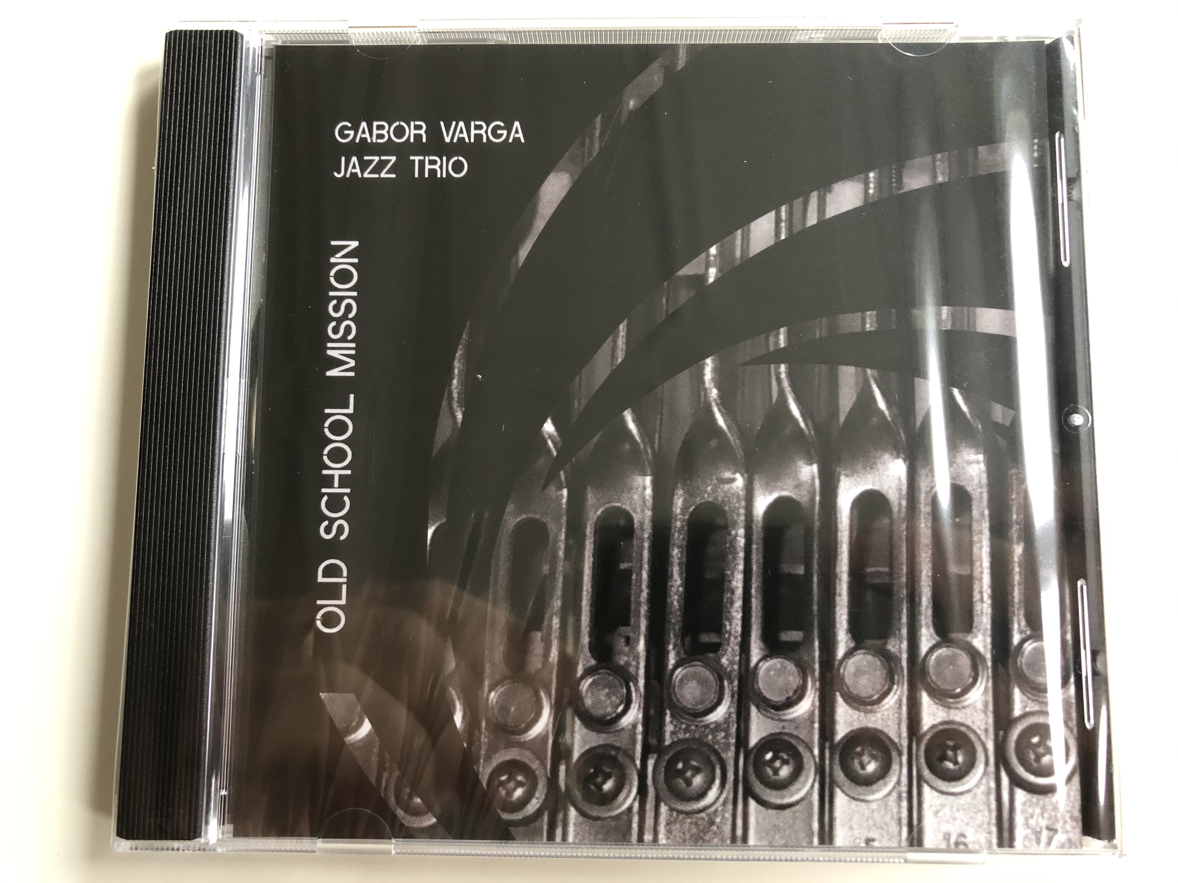 gabor-varga-jazz-trio-old-school-mission-hunnia-records-film-production-audio-cd-2017-hrcd1731-1-.jpg