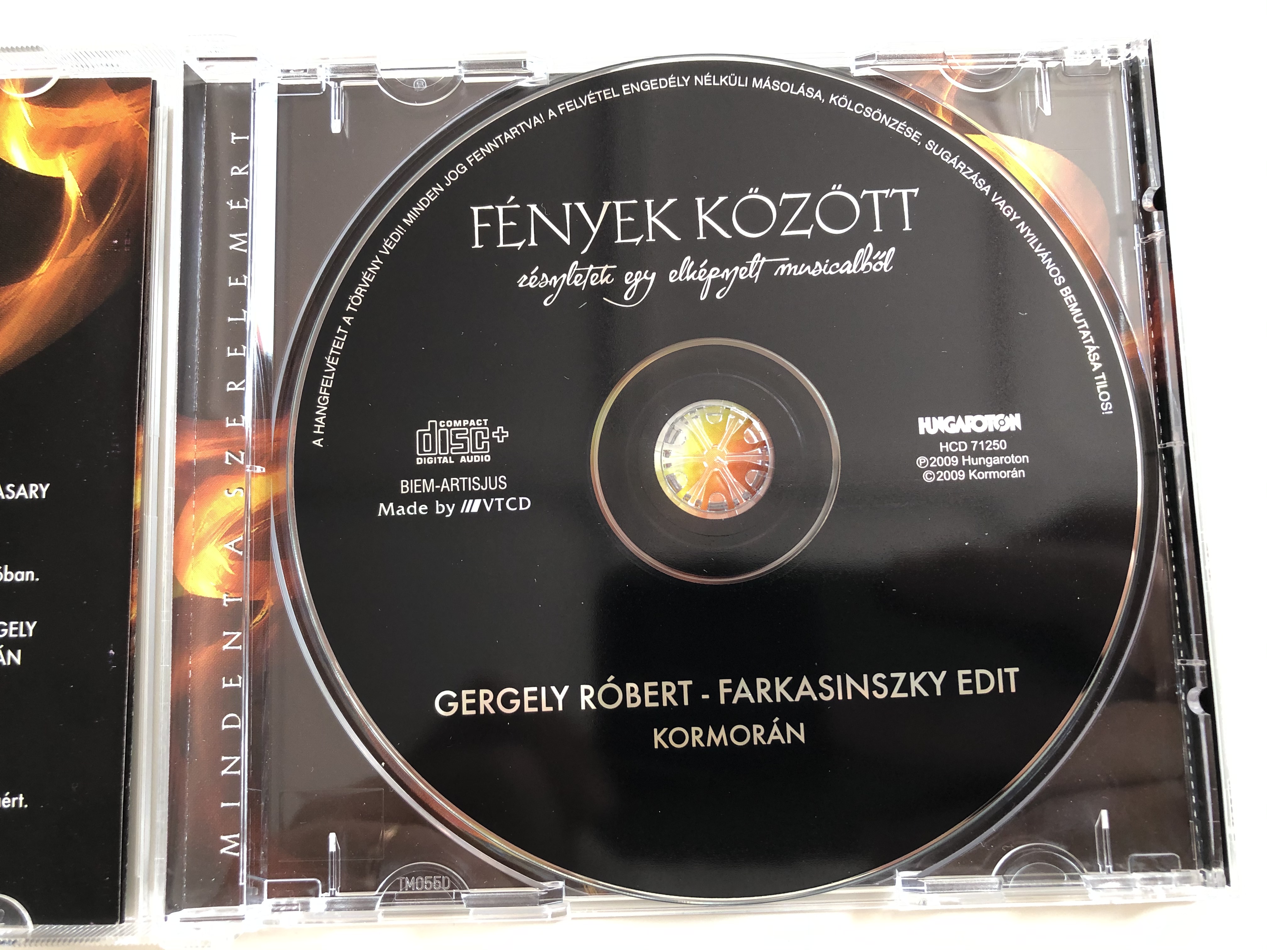 gergely-r-bert-farkasinszky-edit-kormor-n-f-nyek-k-z-tt-hungaroton-audio-cd-2009-hcd-71250-6-.jpg