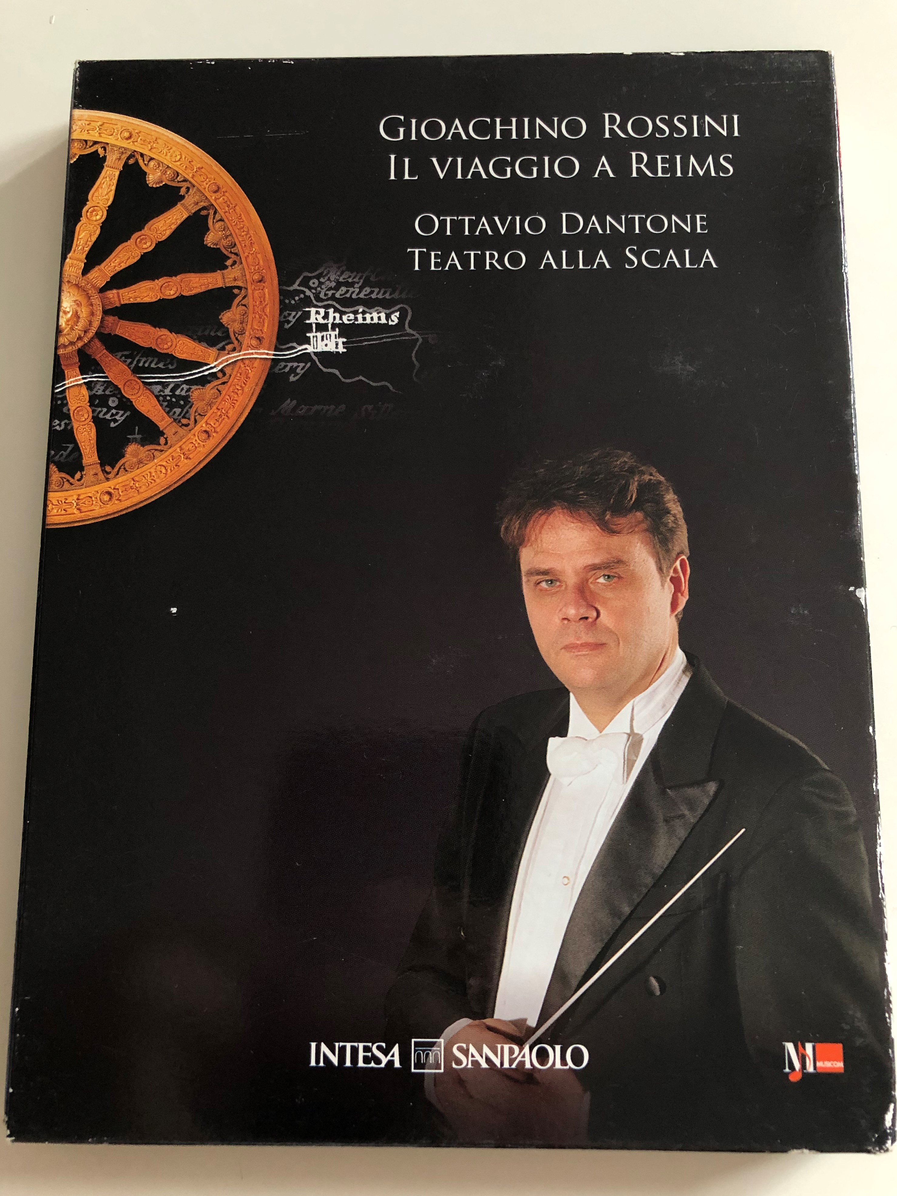 gioachino-rossini-il-viaggio-a-reims-dvd-cd-conducted-by-ottavio-dantone-teatro-alla-scala-live-recording-vox-imago-1-.jpg