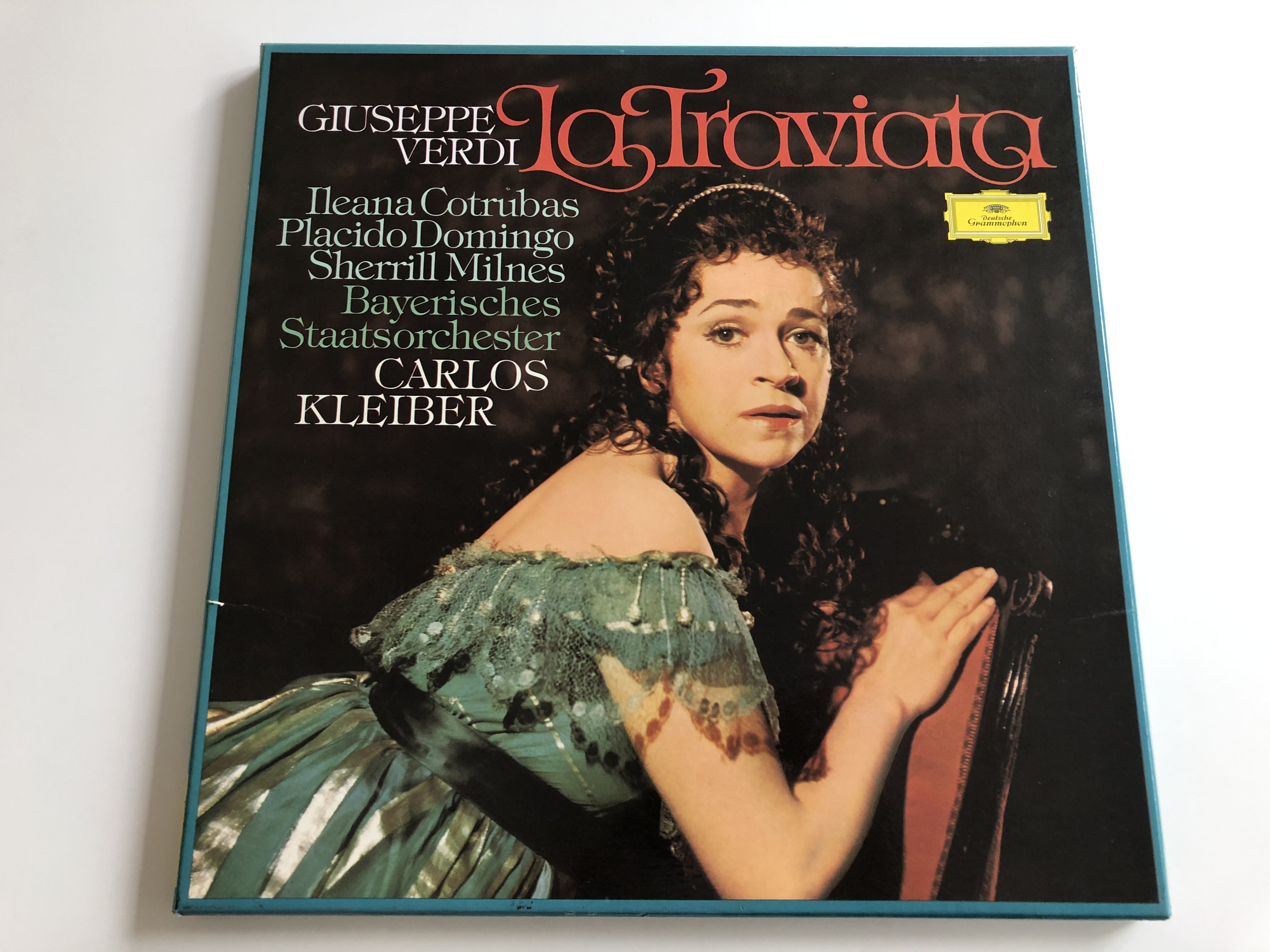 giuseppe-verdi-la-traviata-conducted-carlos-kleiber-ileana-cotrubas-placido-domingo-sherrill-milnes-bayerisches-staatsorchester-deutsche-grammophon-2x-lp-stereo-2707-103-1-.jpg