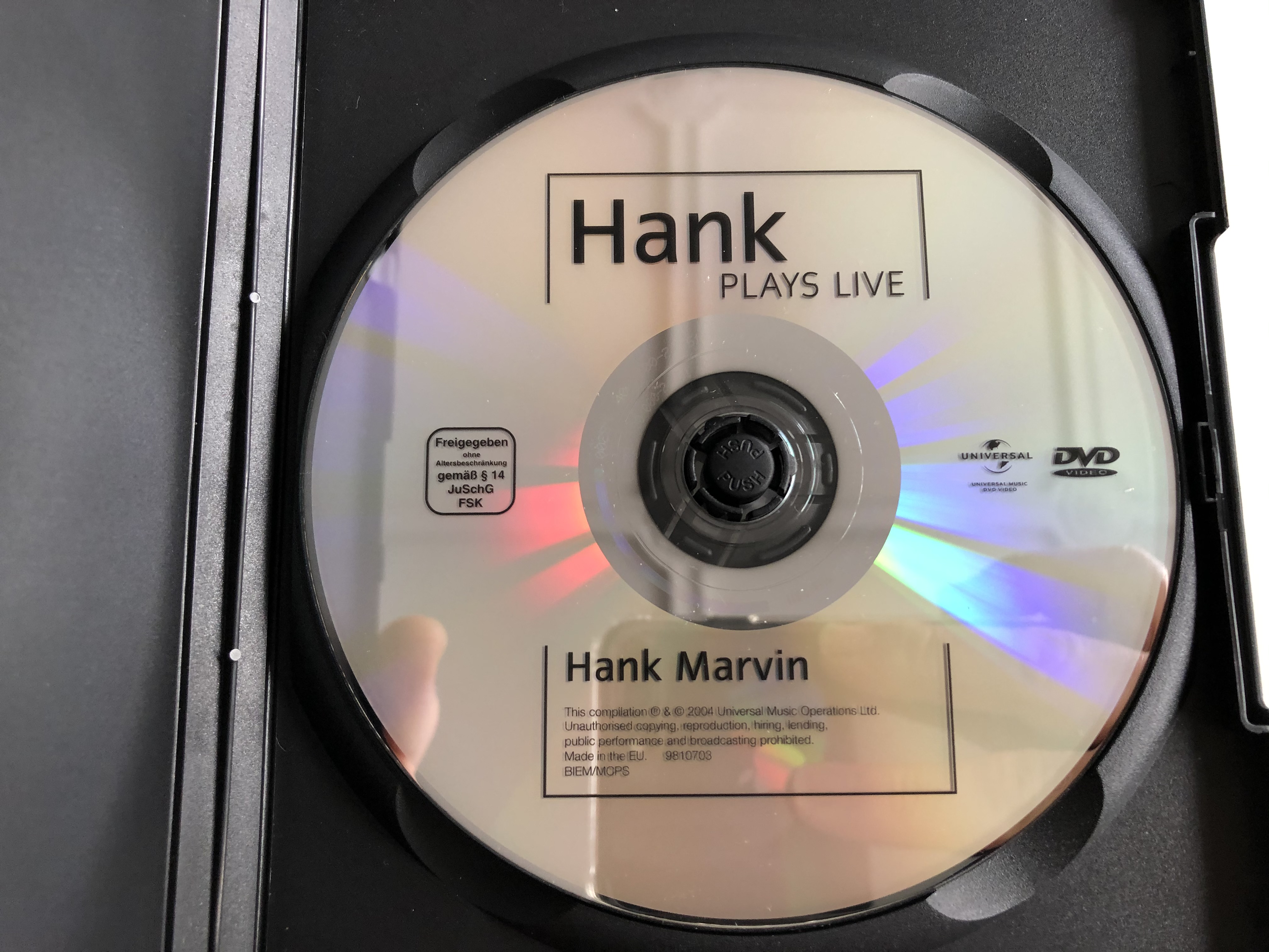hank-plays-live-dvd-2004-hank-marvin-filmed-live-in-concert-at-the-birmingham-symphony-hall-2.jpg
