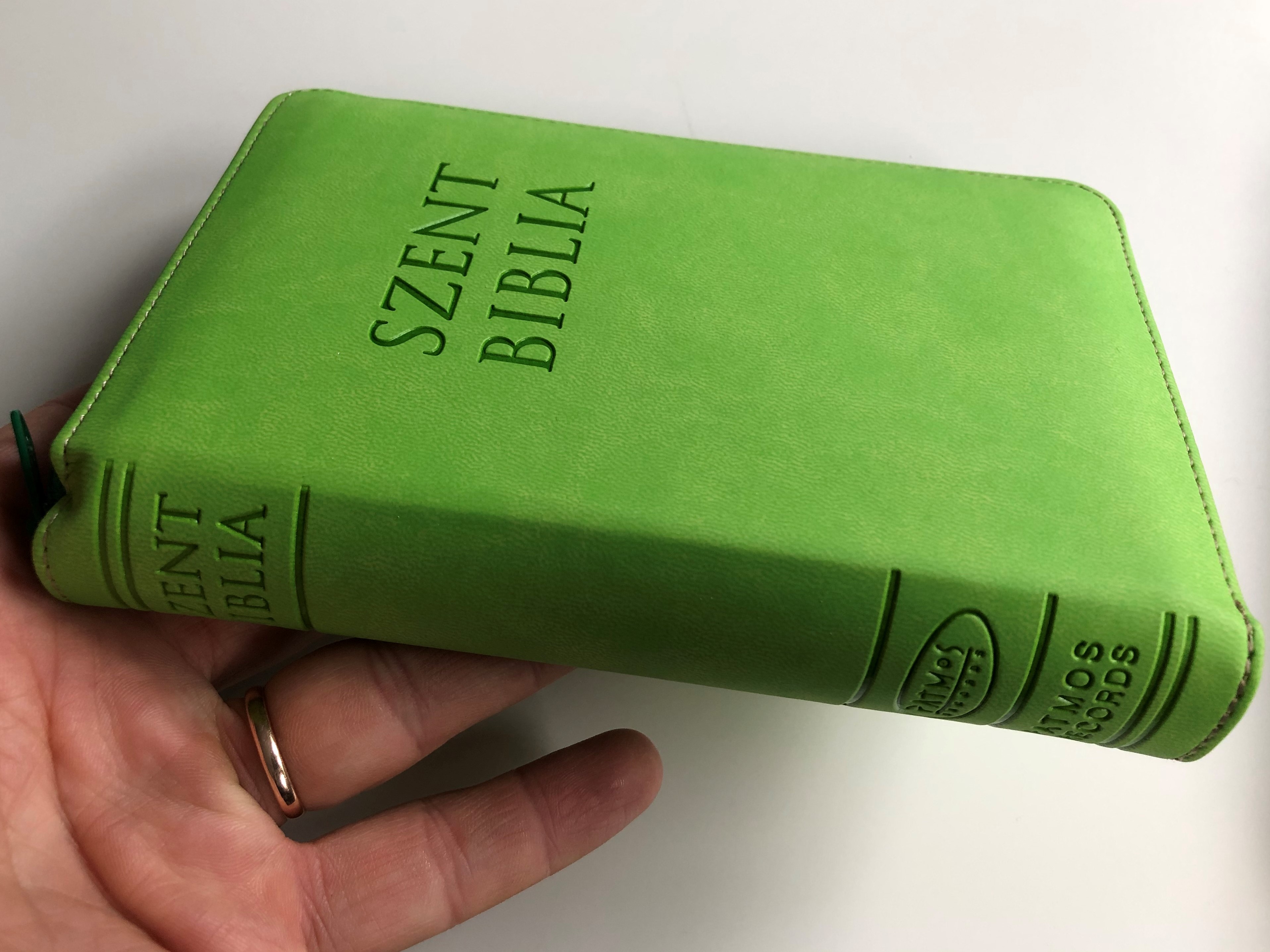holy-bible-szent-biblia-apple-green-k-roli-g-sp-r-small-size-imitation-leather-with-zipper-3.jpg