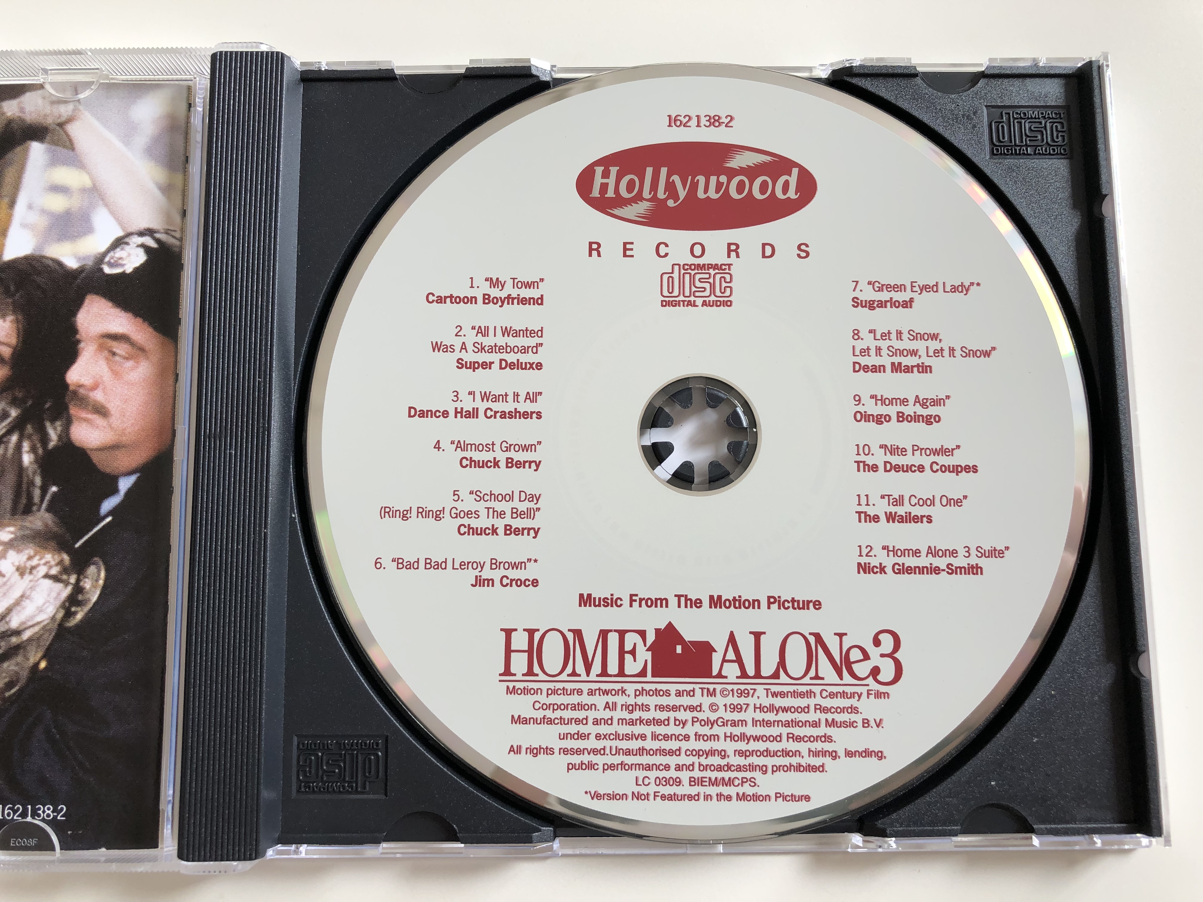 home-alone-3-music-from-the-motion-picture-featuring-cartoon-boyfriend-super-deluxe-chuck-berry-dean-martin-the-wailers-audio-cd-1997-hollywood-records-162-138-2-py-900-4-.jpg
