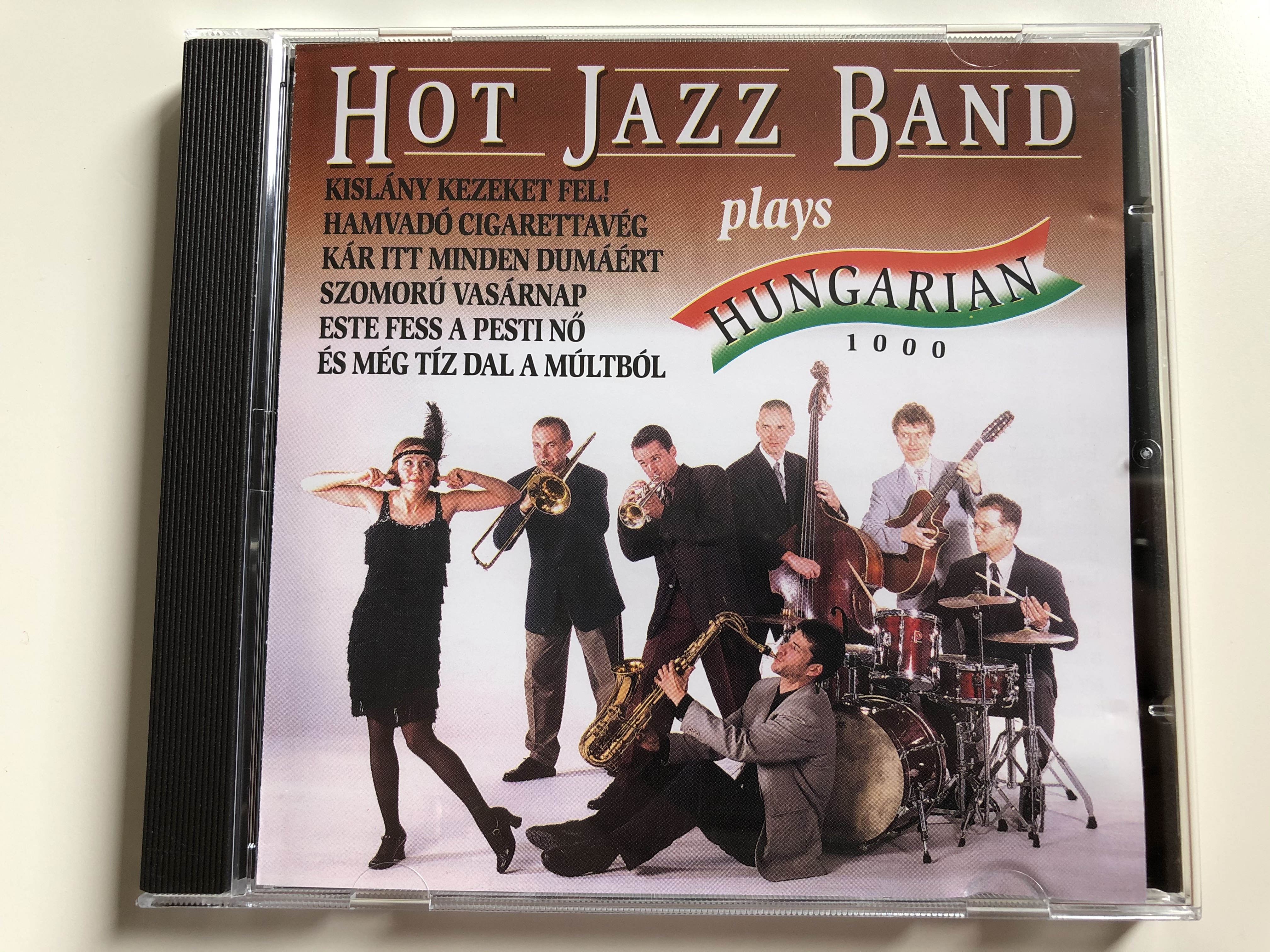 hot-jazz-band-plays-hungarian-1000-kisl-ny-kezeket-fel-hamvad-cigarettav-g-k-r-itt-minden-dum-rt-szomor-vas-rnap-este-fess-a-pesti-n-es-meg-tiz-dal-a-multbol-hot-jazz-band-audio-cd-19-1-.jpg