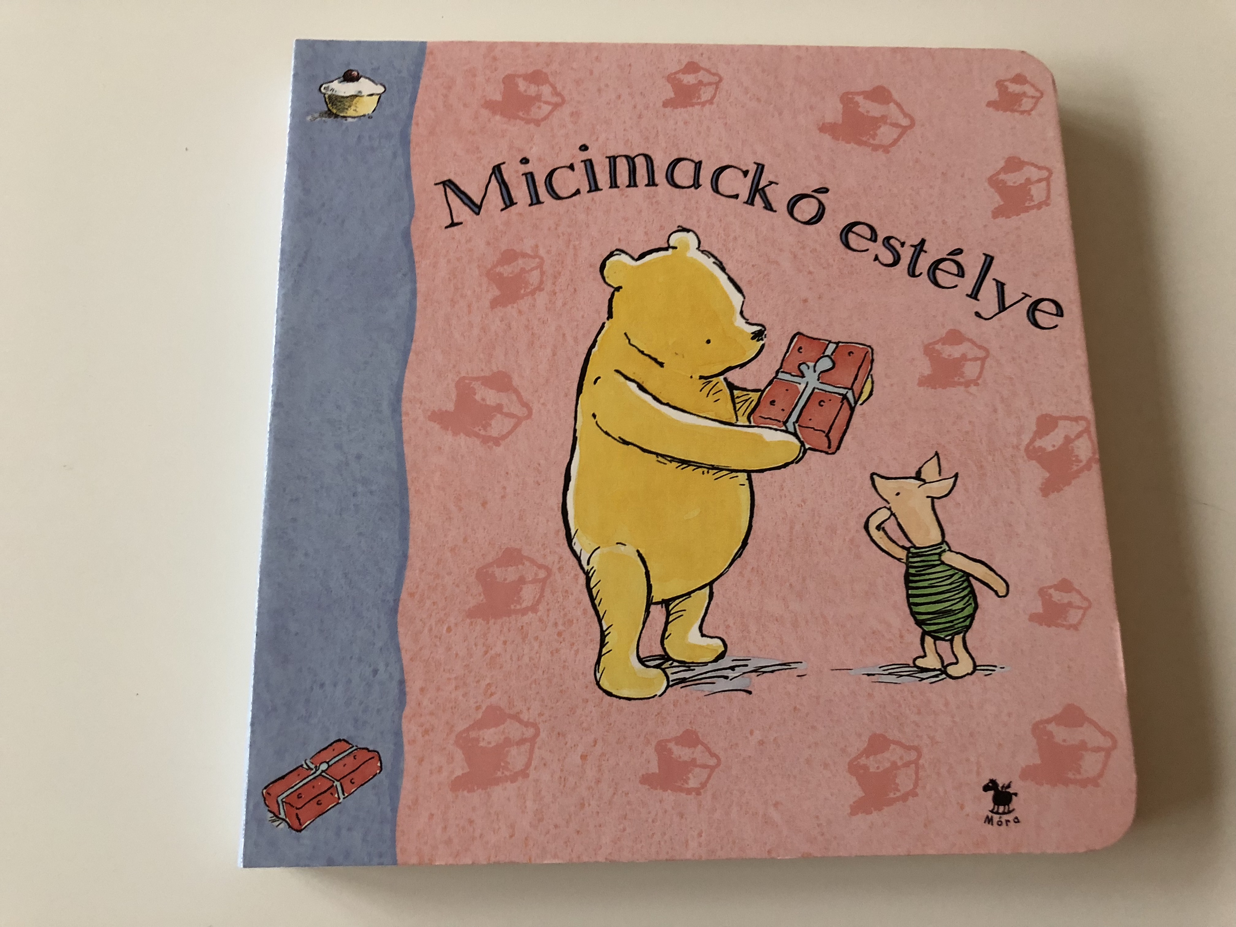 Micimackó estélye / Színes Lapozó / Hungarian Edition Colorful Boardbook  For Children about Winnie the Pooh / Based on the Winnie the Pooh ' works  by A. A. Milne and E. H. Shepard - bibleinmylanguage