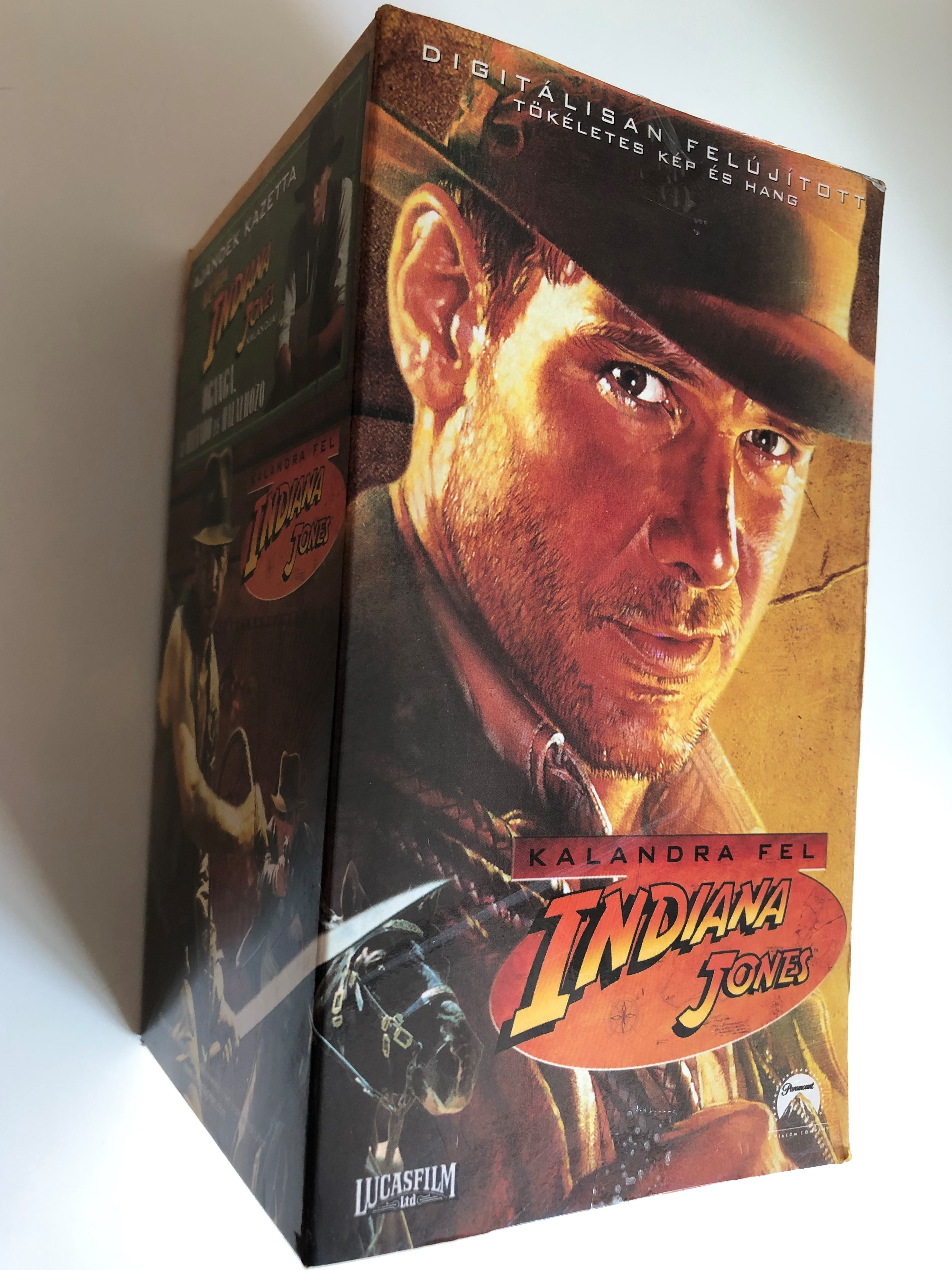 indiana-jones-vhs-collectors-set-kalandra-fel-indiana-jones-raiders-of-the-lost-ark-the-last-crusade-the-temple-of-doom-bonus-casette-the-adventures-of-young-indiana-jones-oganga-4-vhs-casettes-1-.jpg