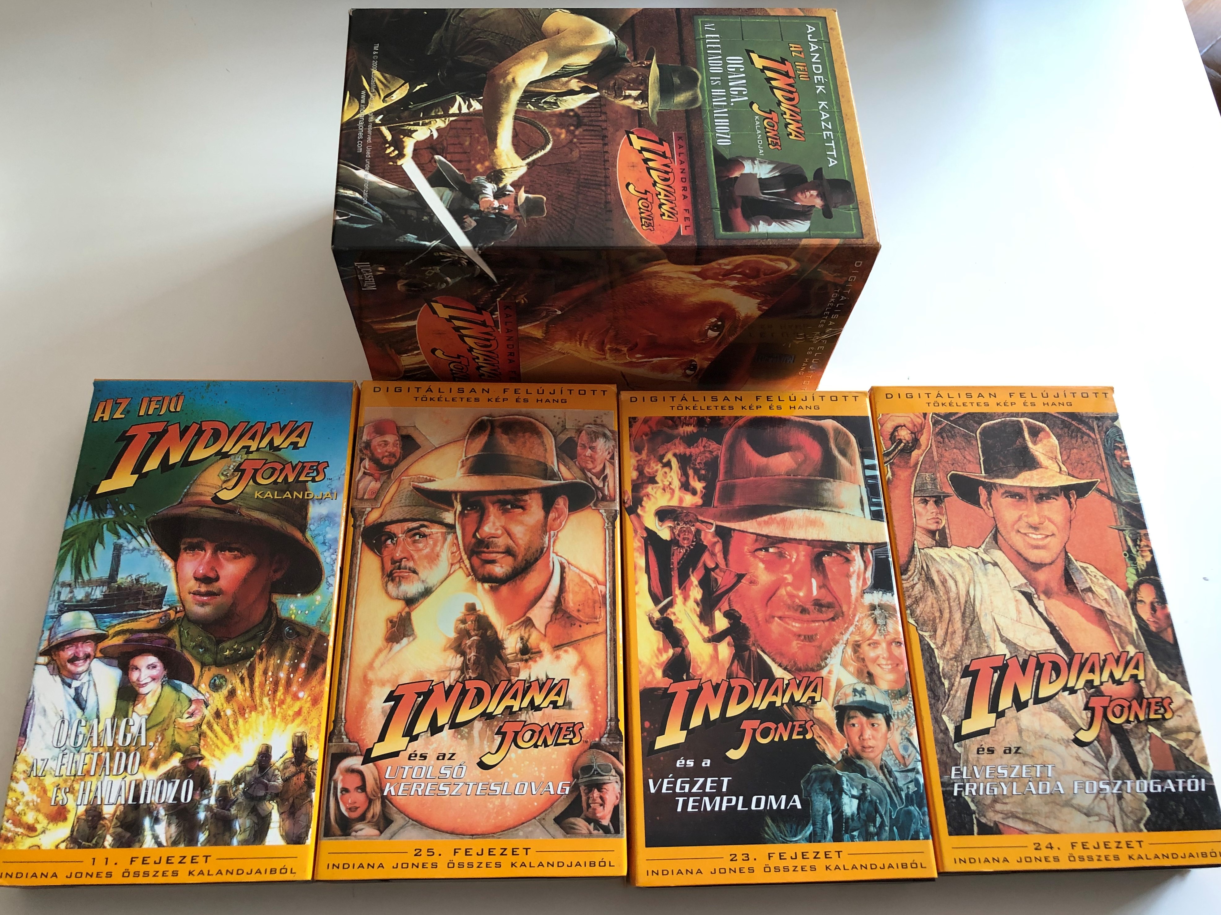 indiana-jones-vhs-collectors-set-kalandra-fel-indiana-jones-raiders-of-the-lost-ark-the-last-crusade-the-temple-of-doom-bonus-casette-the-adventures-of-young-indiana-jones-oganga-4-vhs-casettes-5242958-.jpg