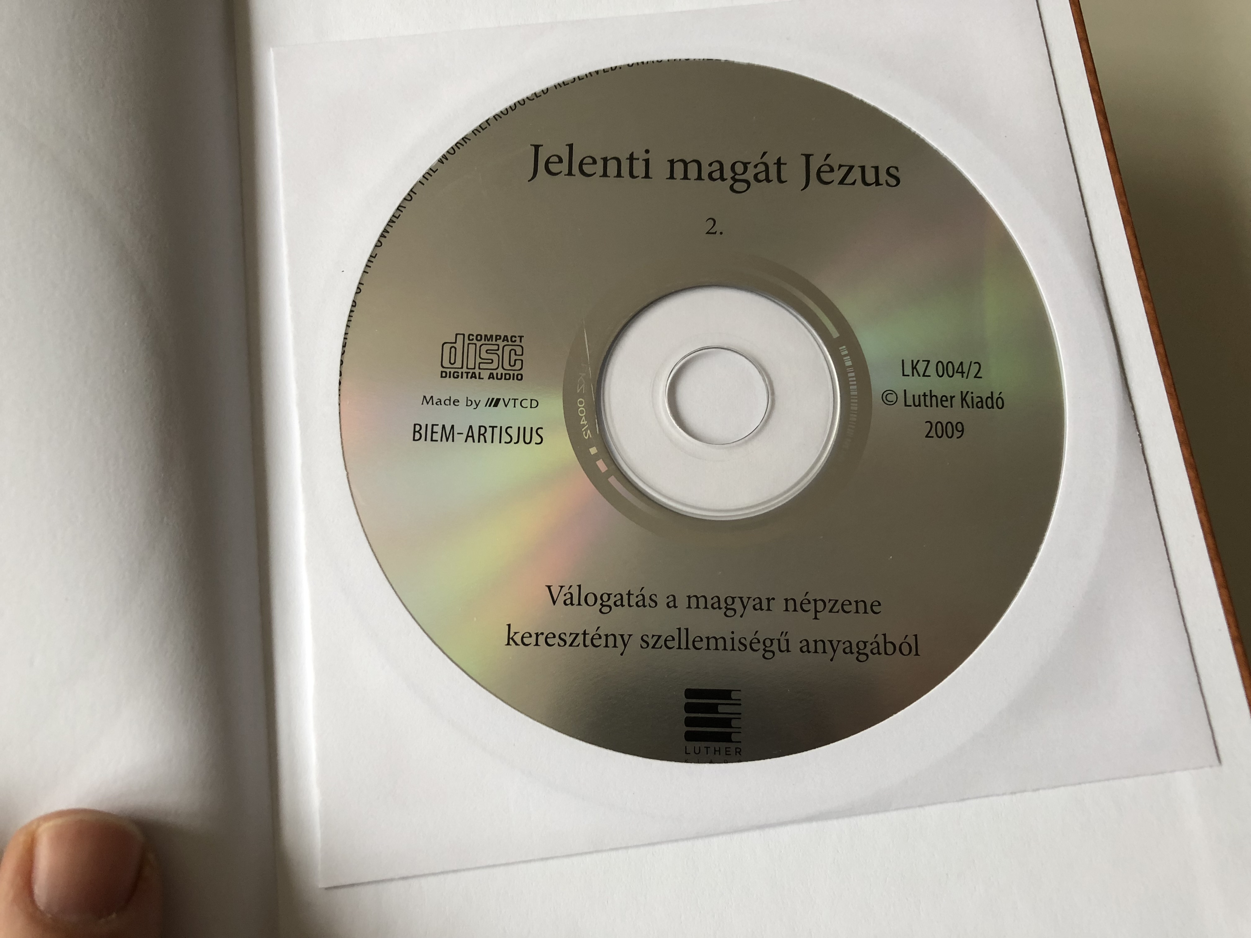 jelenti-mag-t-j-zus-cd-mell-klettel-jesus-appears-selection-of-100-hungarian-folk-songs-inspired-by-christianity-includes-2-cds-hardcover-luther-kiad-2009-19-.jpg