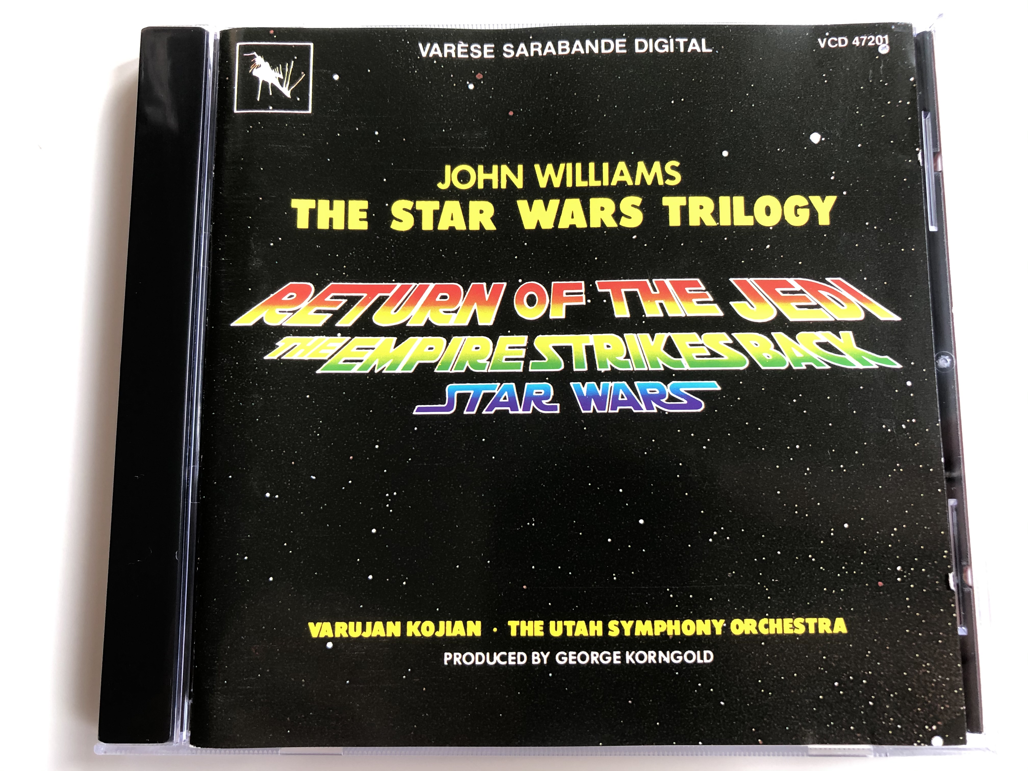 john-williams-the-star-wars-trilogy-return-of-the-jedi-the-empire-strikes-back-star-wars-varujan-kojian-the-utah-symphony-orchestra-produced-by-george-korngold-var-se-sarabande-audio-cd-1-.jpg