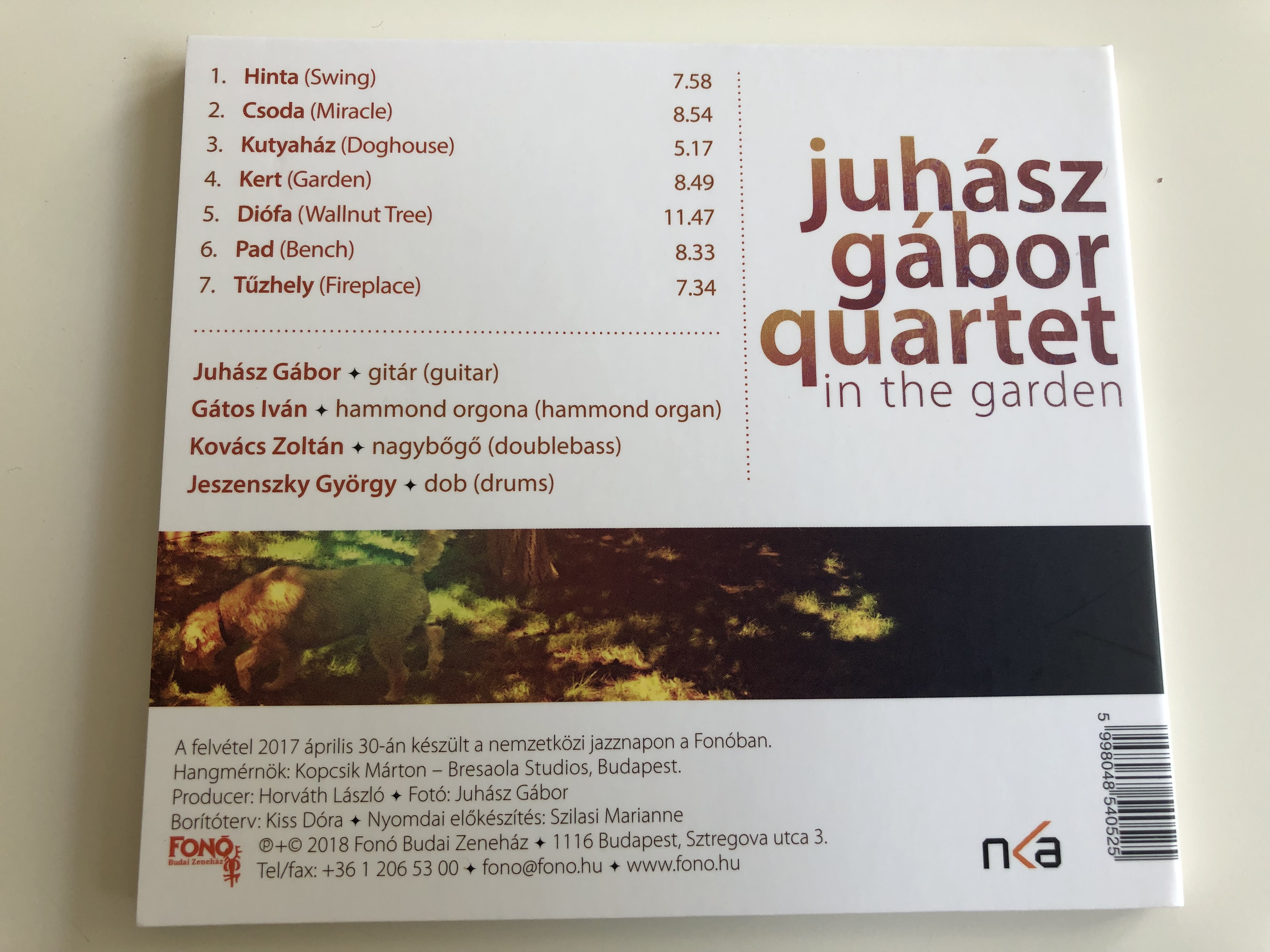 juh-sz-g-bor-quartet-in-the-garden-audio-cd-2018-juh-sz-g-bor-guitar-g-tos-iv-n-hammond-organ-kov-cs-zolt-n-doublebass-jeszenyszky-gy-rgy-drums-5-.jpg