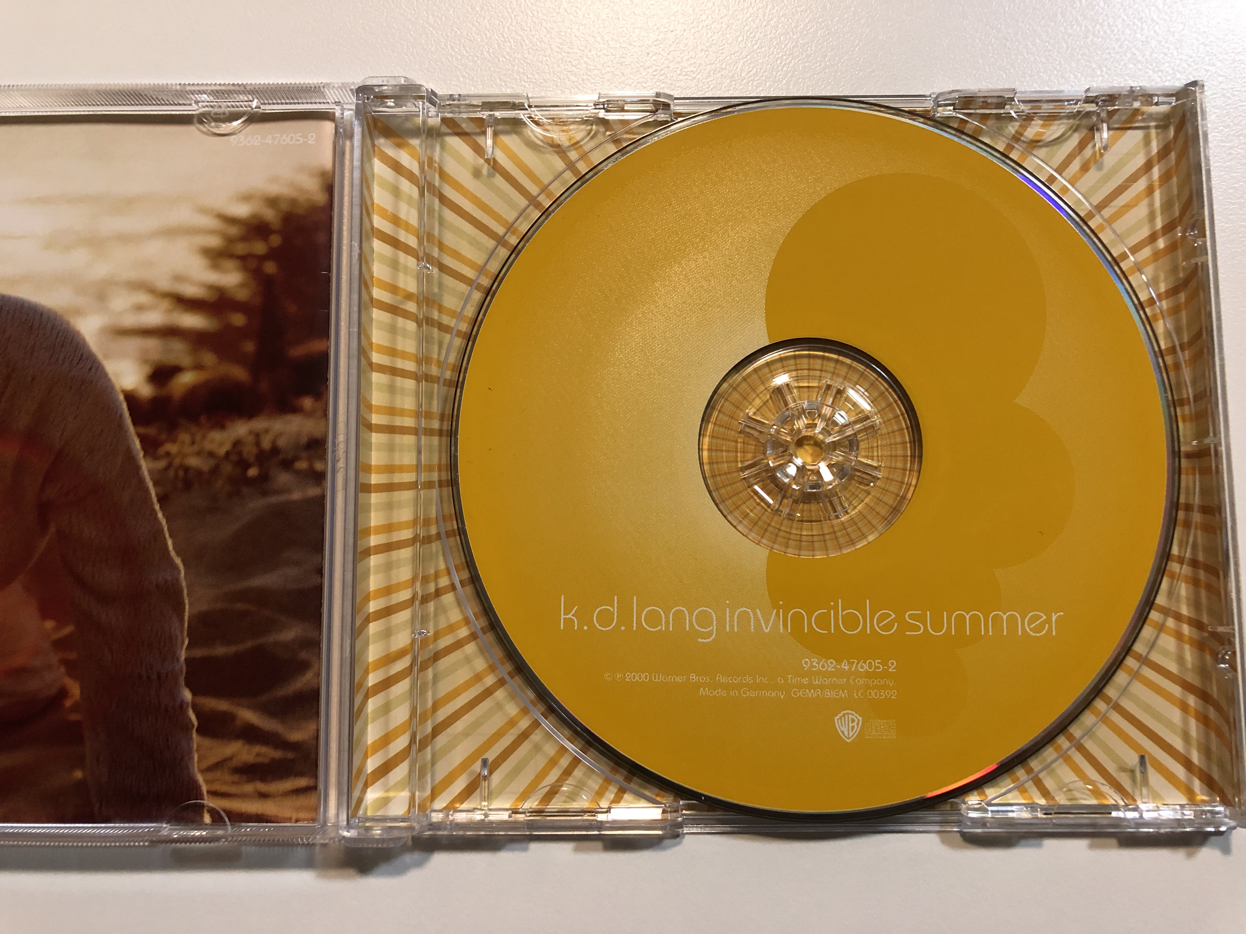 k.d.-lang-invincible-summer-warner-bros.-records-audio-cd-2000-9362-47605-2-2-.jpg