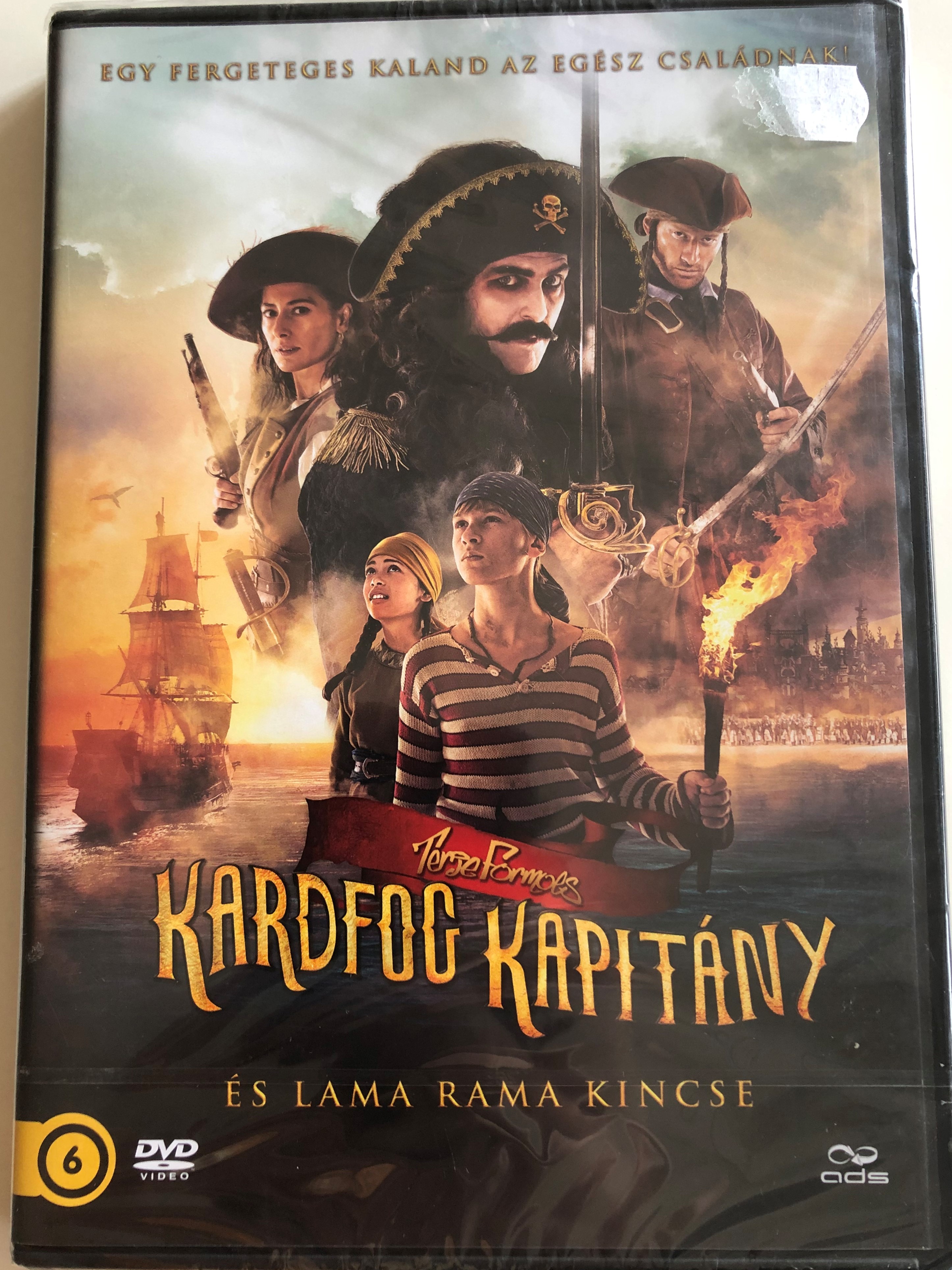 kaptein-sabeltann-og-skatten-i-lama-rama-dvd-2014-kardfog-kapit-ny-s-a-lama-rama-kincse-directed-by-lisa-marie-gamlem-john-andreas-andersen-1-.jpg