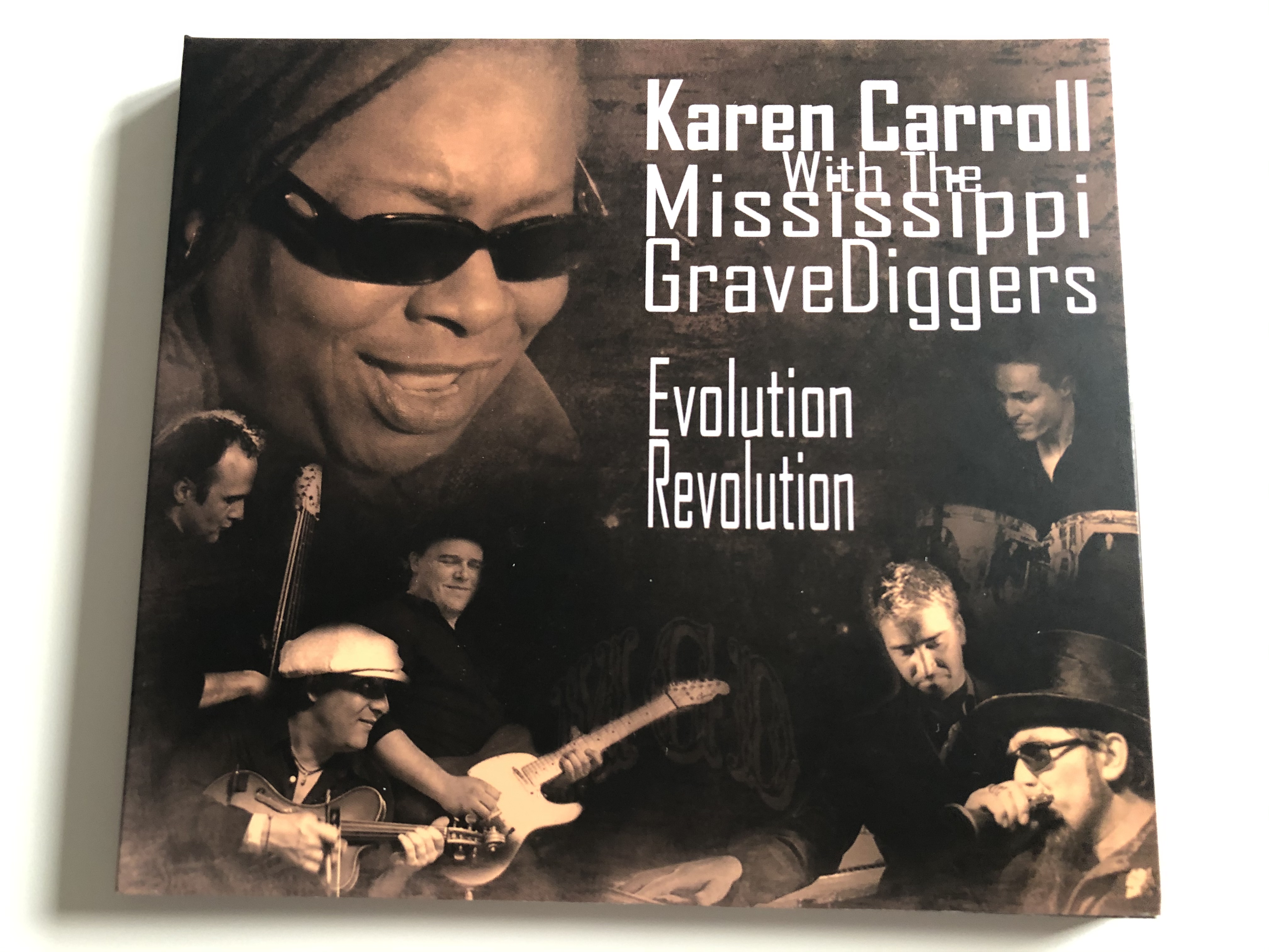 karen-carroll-with-the-missippi-grave-digers-evolution-revolution-gryllus-kft.-audio-cd-2009-gcd-091-1-.jpg