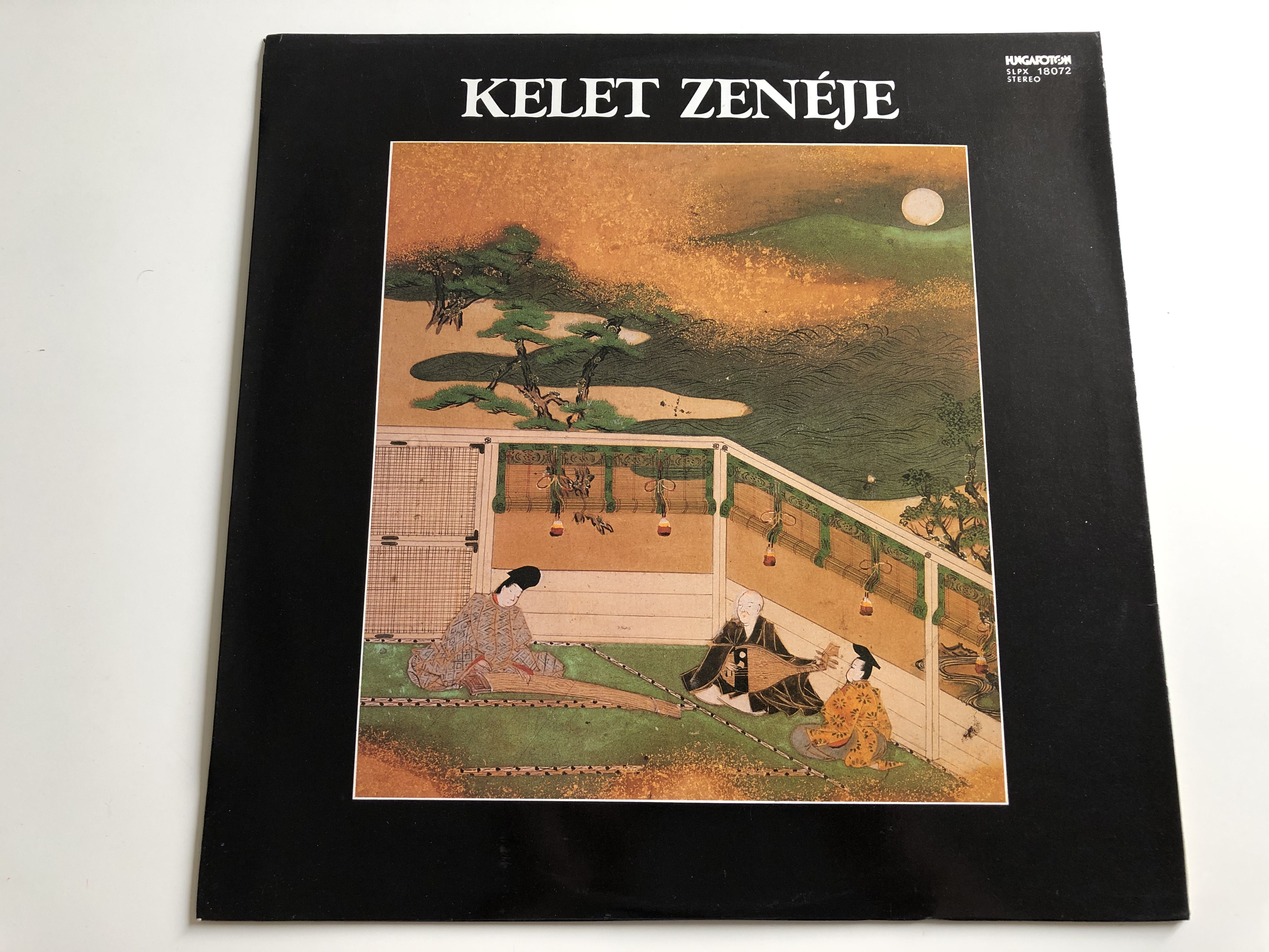 kelet-zen-je-antol-gia-a-nagy-zsiai-zenekult-r-k-l-hagyom-nyaib-l-hungaroton-lp-stereo-slpx-18072-1-.jpg