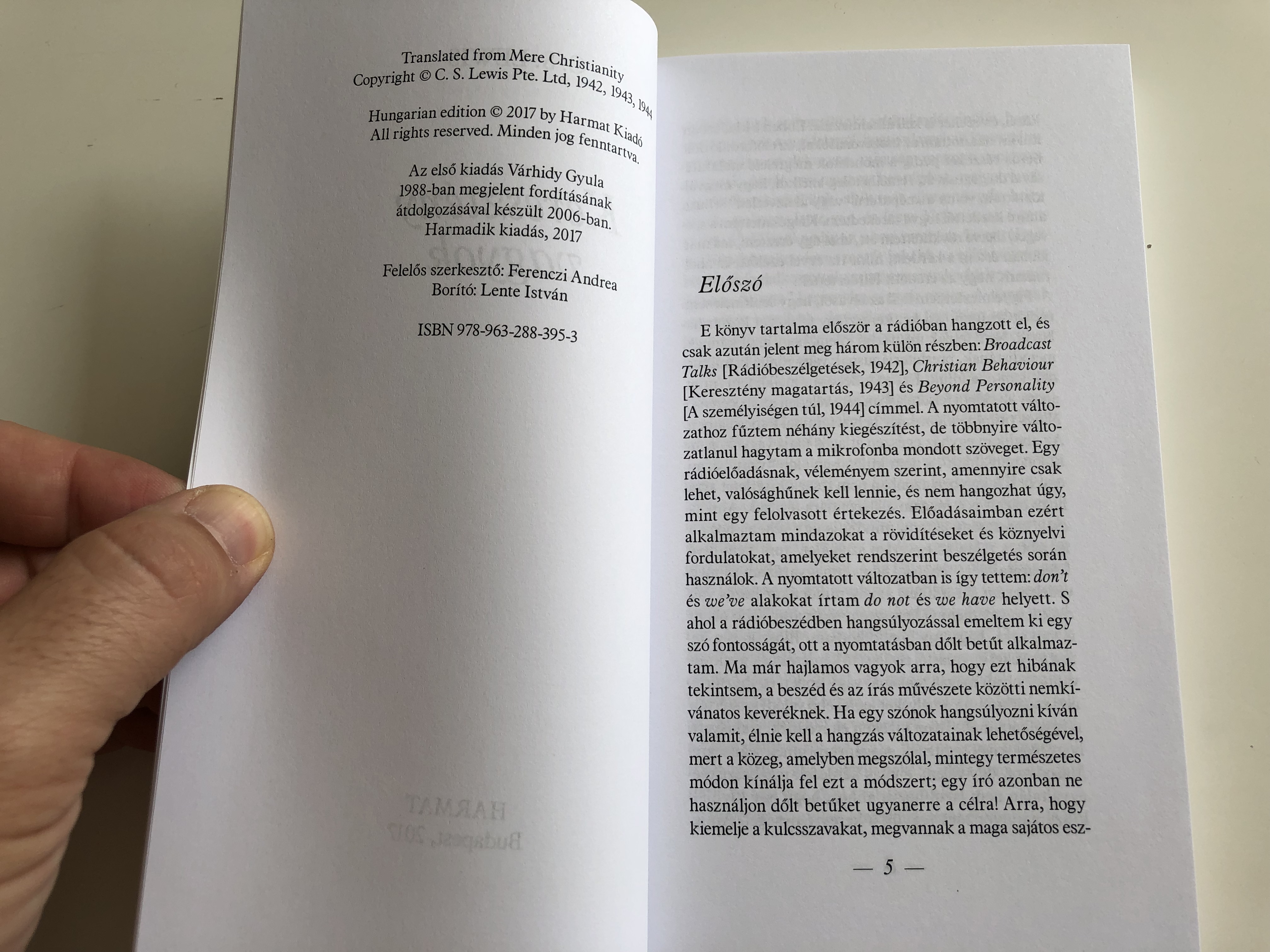 kereszt-ny-vagyok-by-c.-s.-lewis-hungarian-translation-of-mere-christianity-mere-christianity-provides-an-unequaled-opportunity-for-believers-and-nonbelievers-alike-to-hear-this-powerful-apologetic-for-the-christian-fai-7471209-.jpg