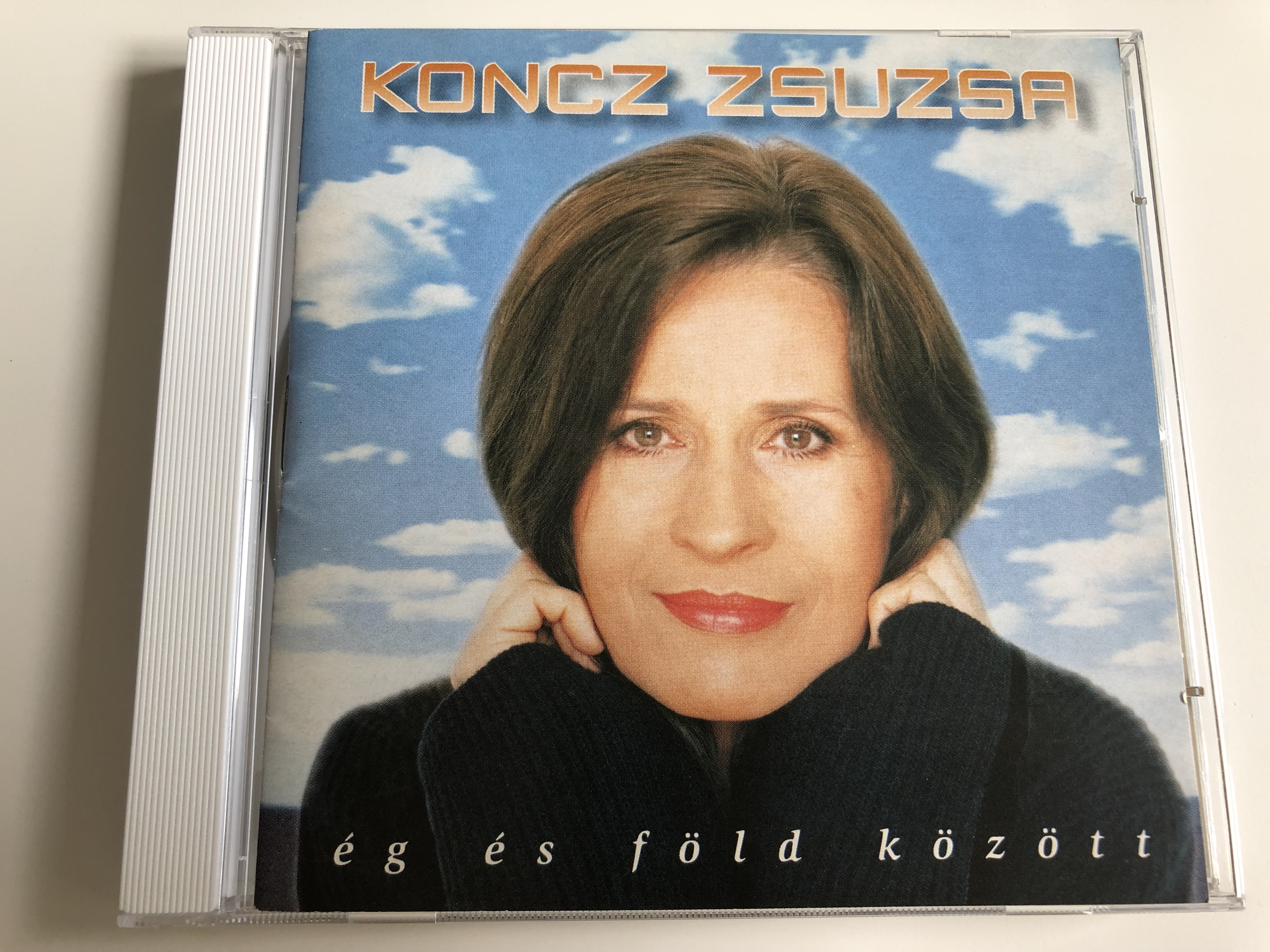 koncz-zsuzsa-g-s-f-ld-k-z-tt-esik-es-valahol-az-ton-vigy-zz-r-m-a-t-rt-net-v-ge-audio-cd-1997-gong-hcd-37889-1-.jpg