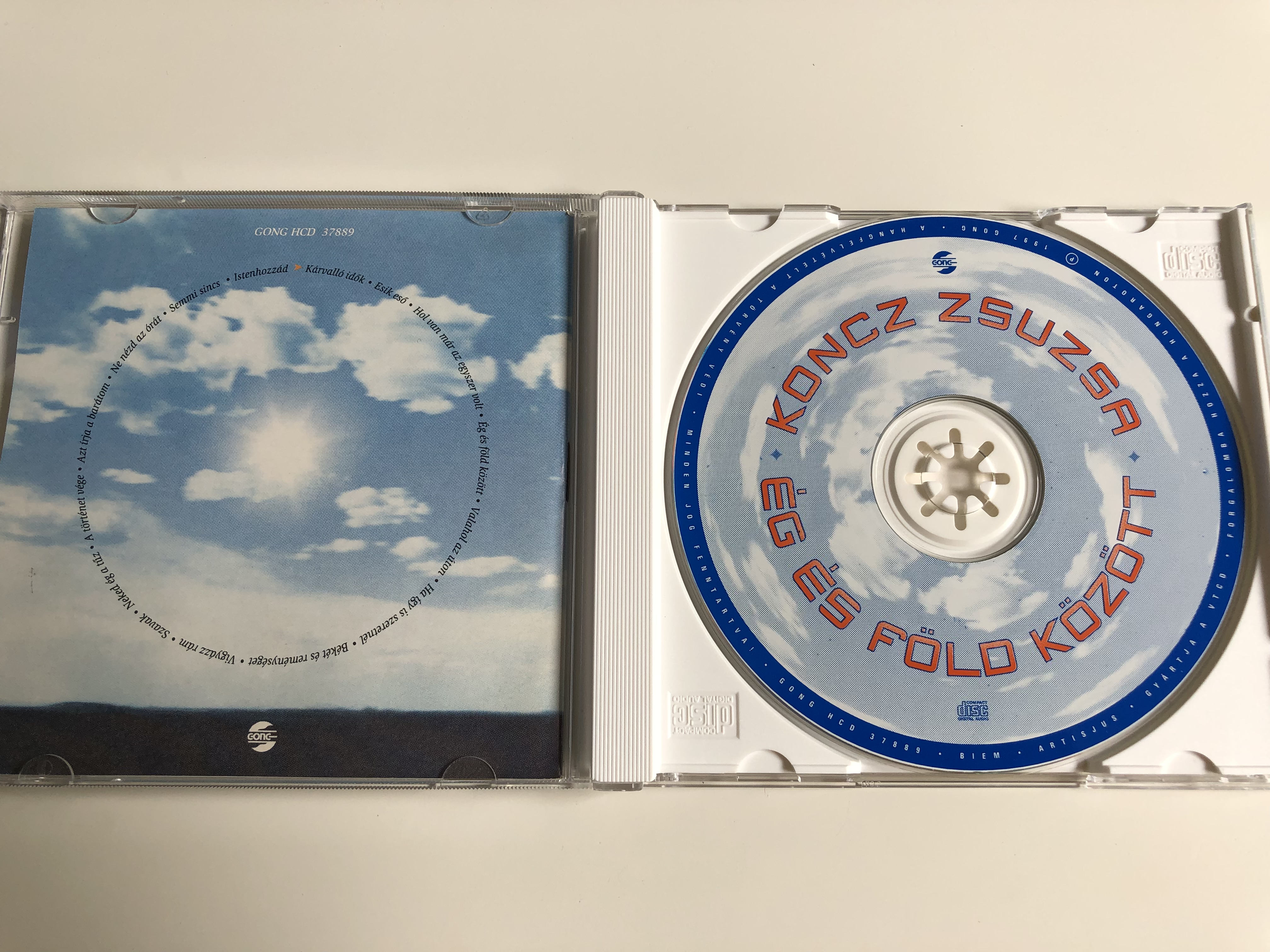 koncz-zsuzsa-g-s-f-ld-k-z-tt-esik-es-valahol-az-ton-vigy-zz-r-m-a-t-rt-net-v-ge-audio-cd-1997-gong-hcd-37889-5-.jpg