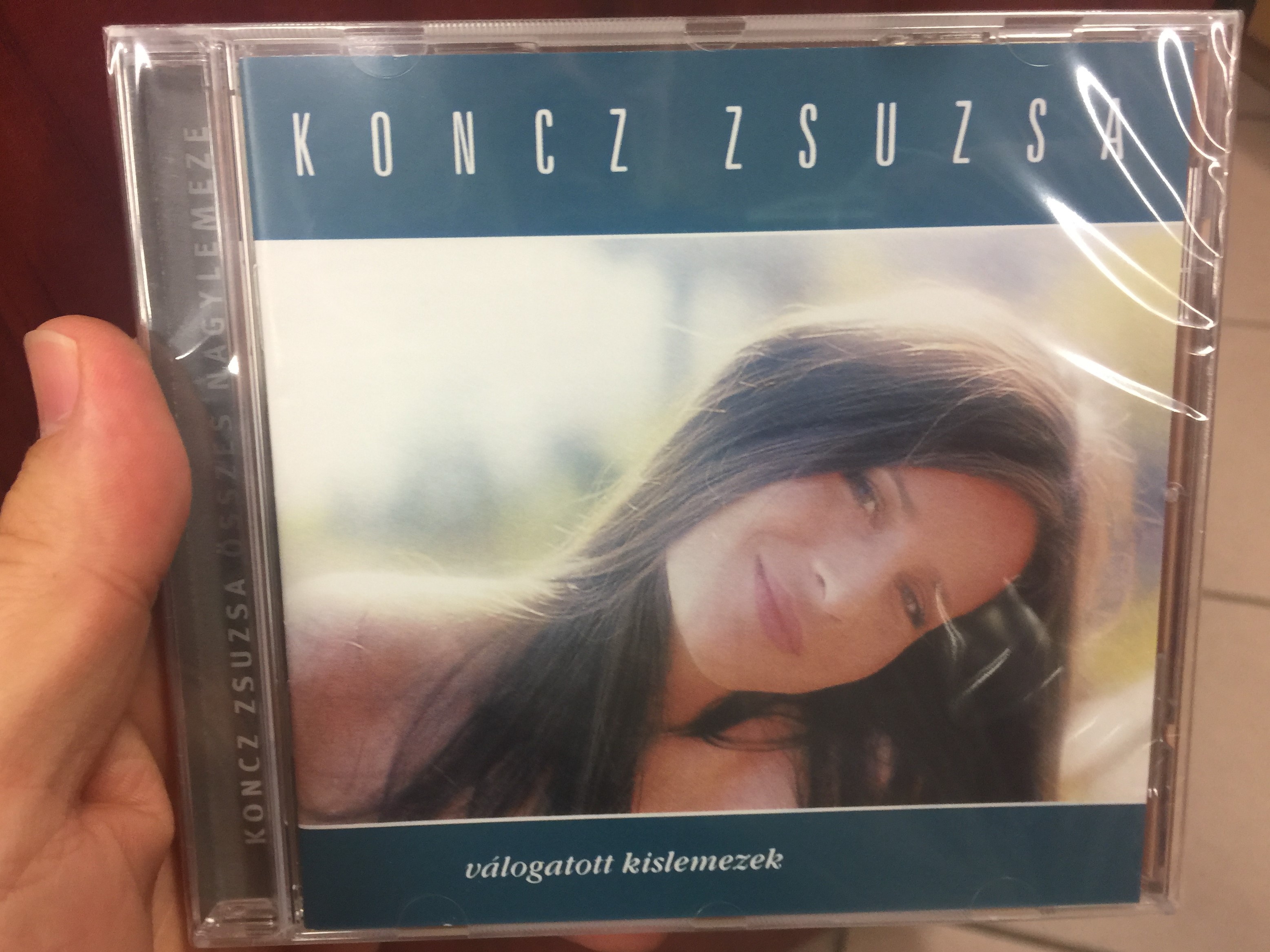 koncz-zsuzsa-valogatott-kislemezek-koncz-zsuzsa-sszes-nagylemeze-hungaroton-audio-cd-2002-5991817111520-1-.jpg