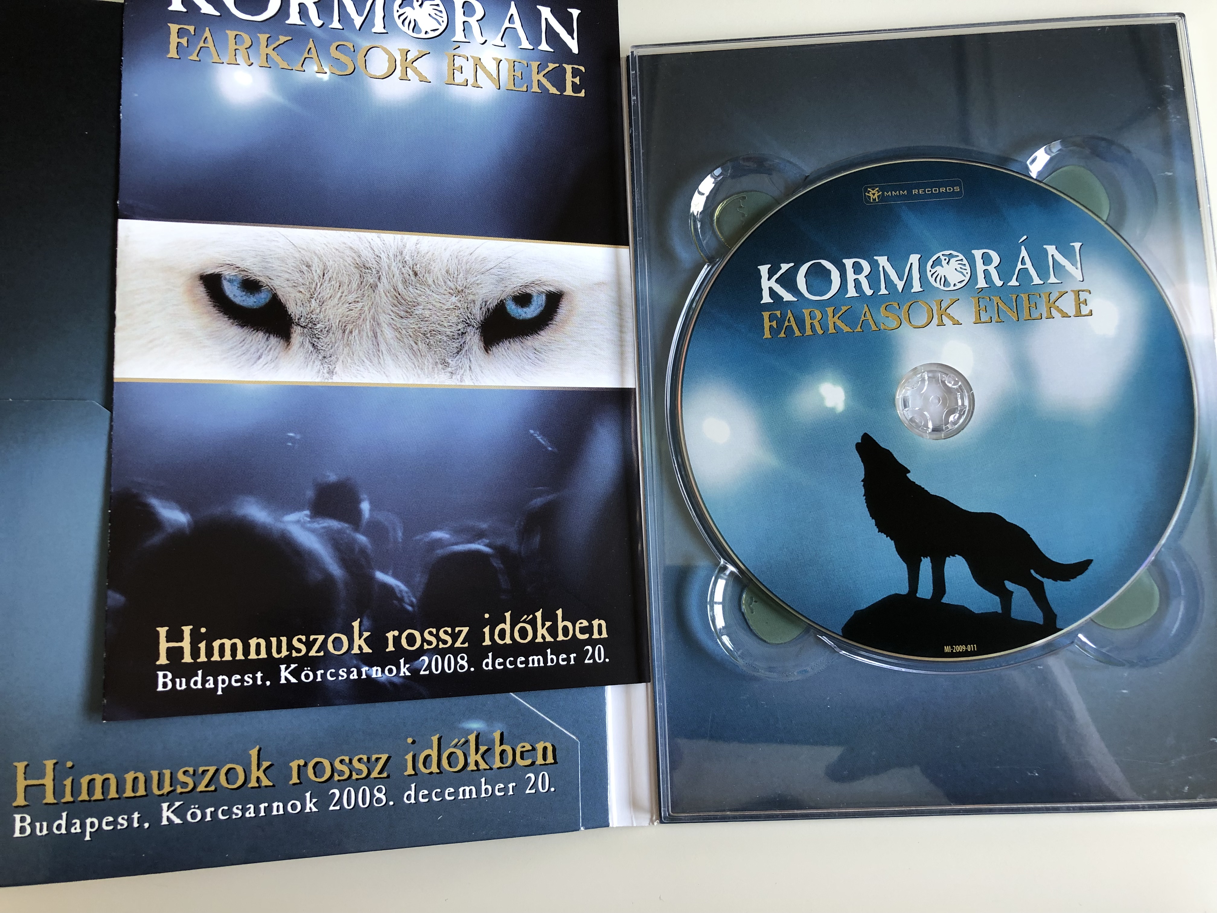 kormor-n-farkasok-neke-dvd-2008-himnuszok-rossz-id-kben-directed-by-veres-zsolt-recorded-live-in-budapest-k-rcsarnok-2-.jpg