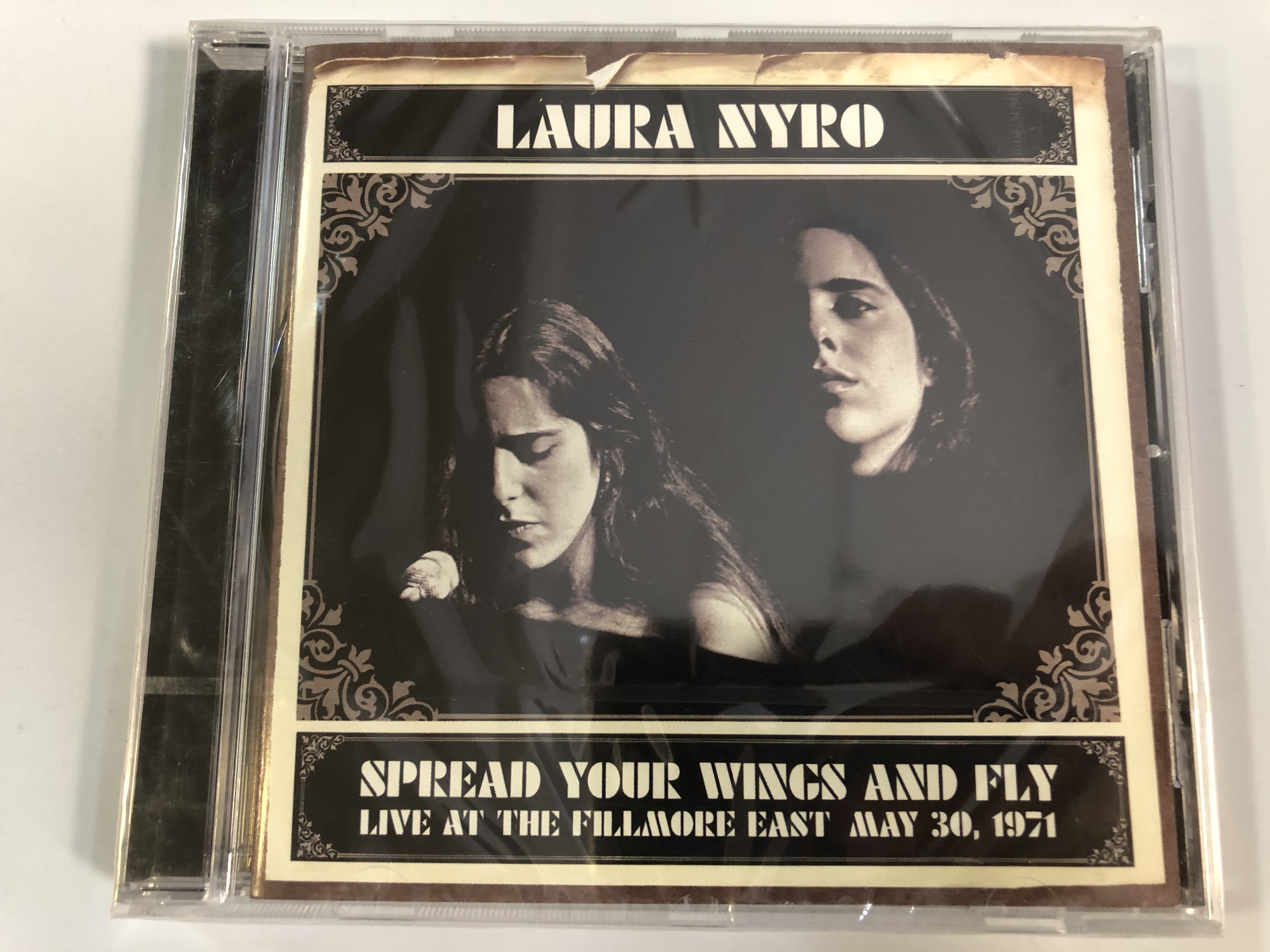 laura-nyro-spread-your-wings-and-fly-live-at-the-fillmore-east-may-30-1971-columbia-audio-cd-col-515209-2-1-.jpg