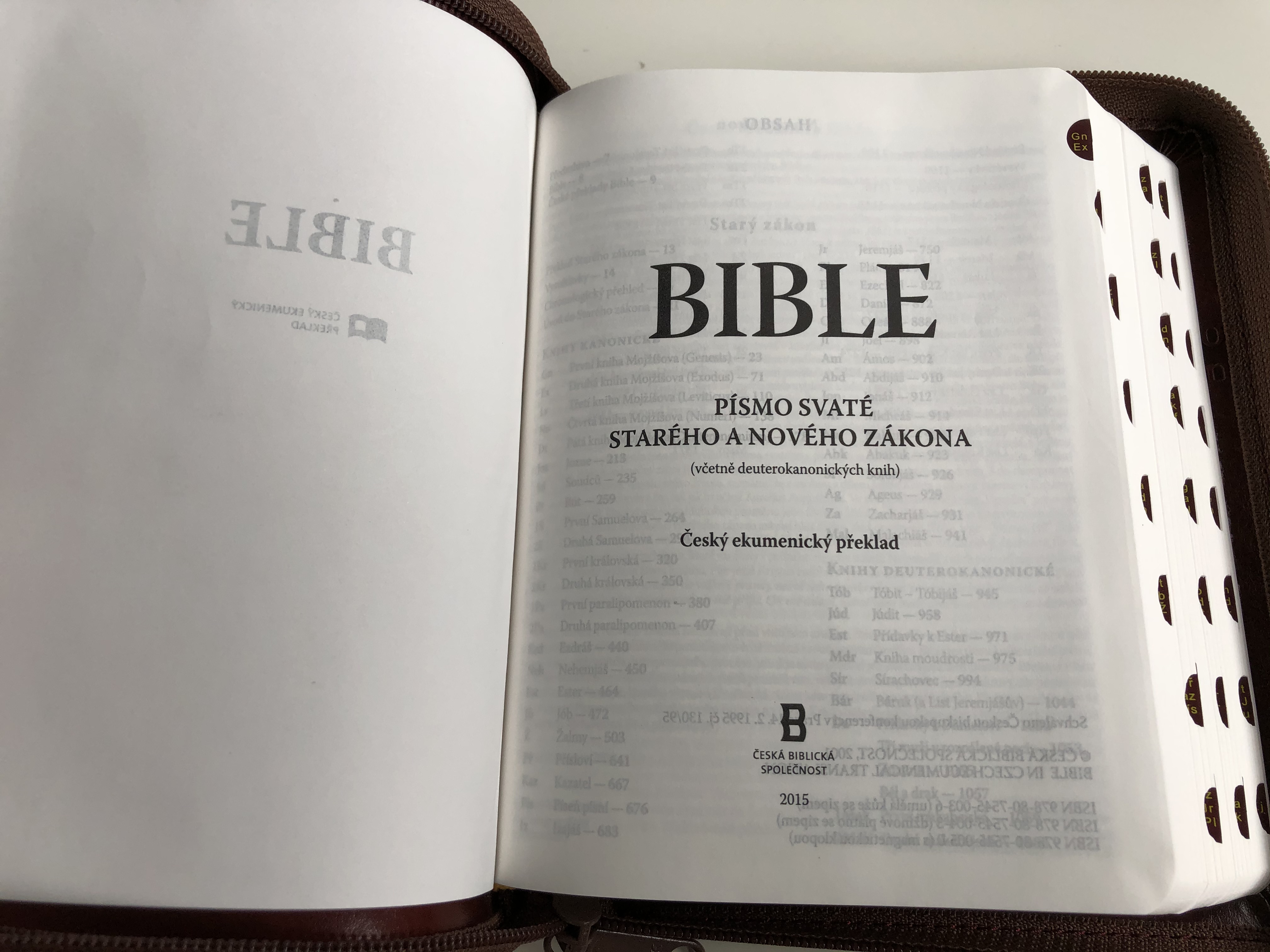 leather-bound-bible-in-czech-language-ecumenical-translation-brown-with-zipper-thumb-index-6.jpg