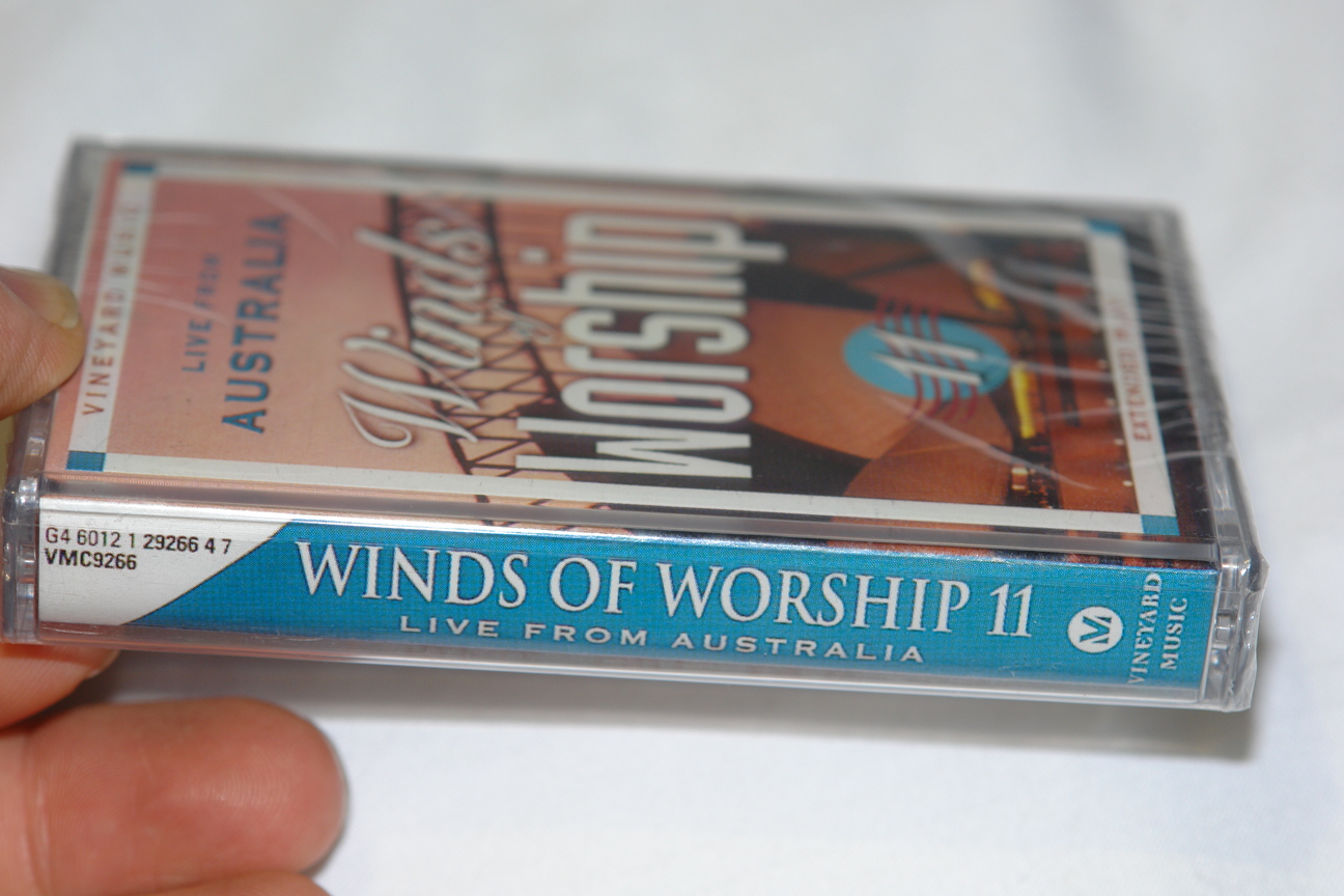 live-from-australia-winds-of-worship-vol.-11-vineyard-music-audio-cassette-vmc9266-2-.jpg