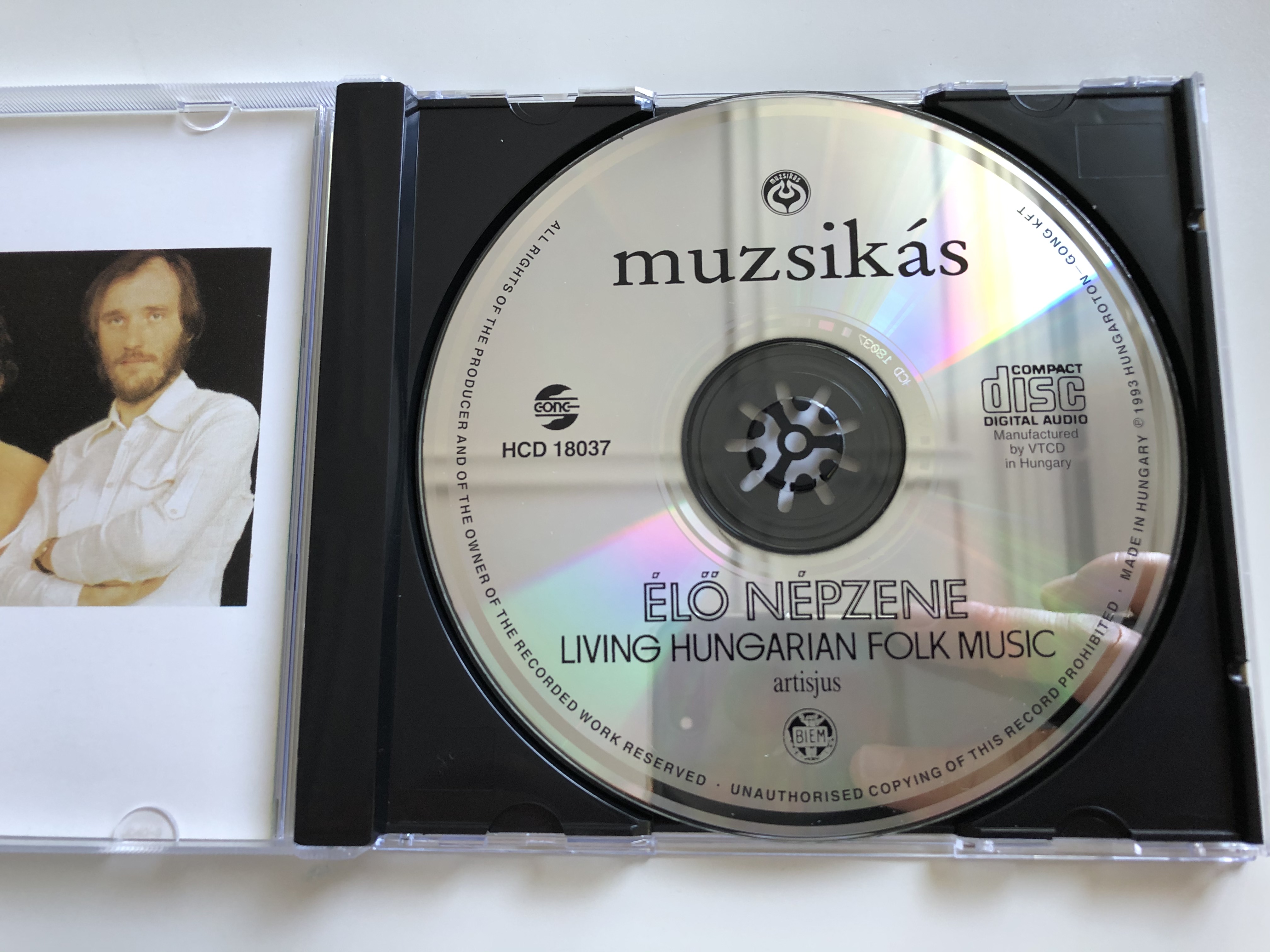 living-hungarian-folk-music-muzsik-s-egy-ttes-l-n-pzene-gong-audio-cd-1993-hcd-18037-4-.jpg