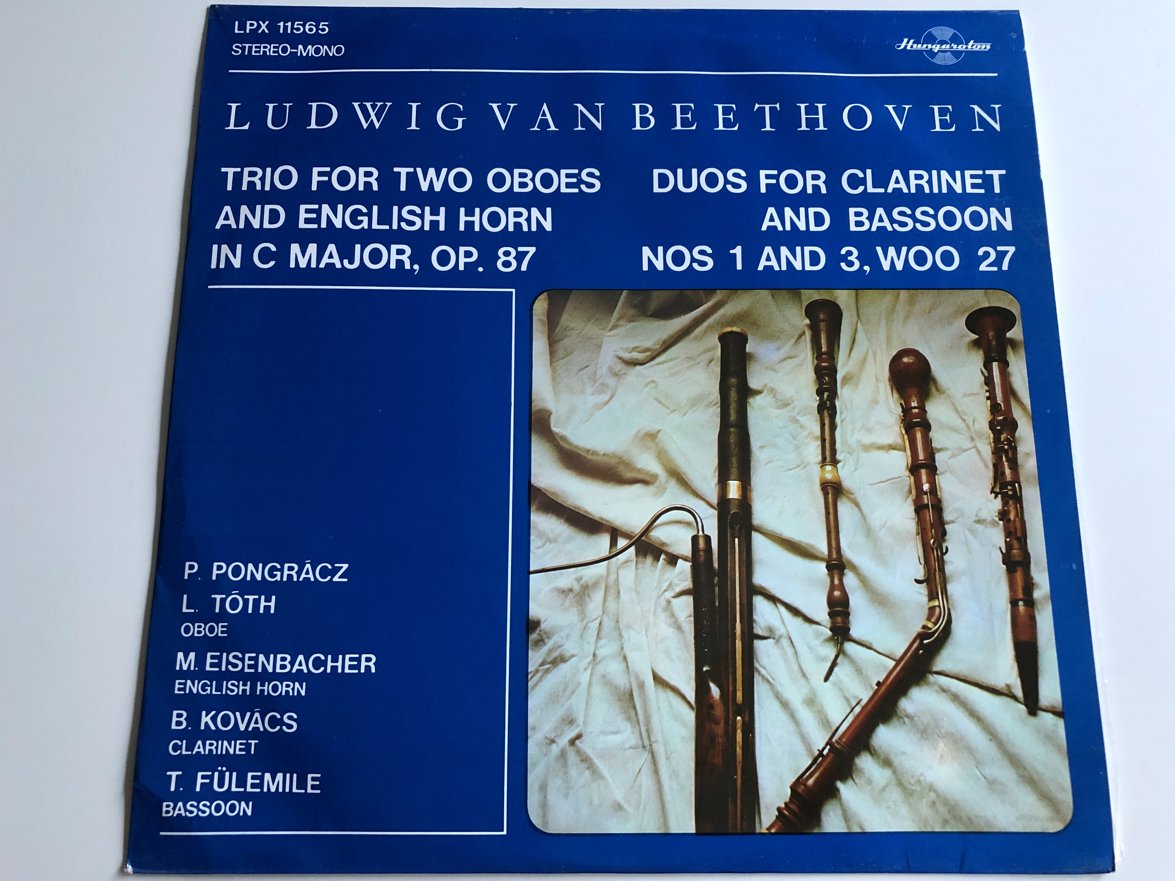 ludwig-van-beethoven-trio-for-two-oboes-and-english-horn-in-c-major-op.-87-duos-for-clarinet-and-bassoon-nos-1-and-3-woo-27-hungaroton-lp-stereo-mono-lpx-11565-1-.jpg