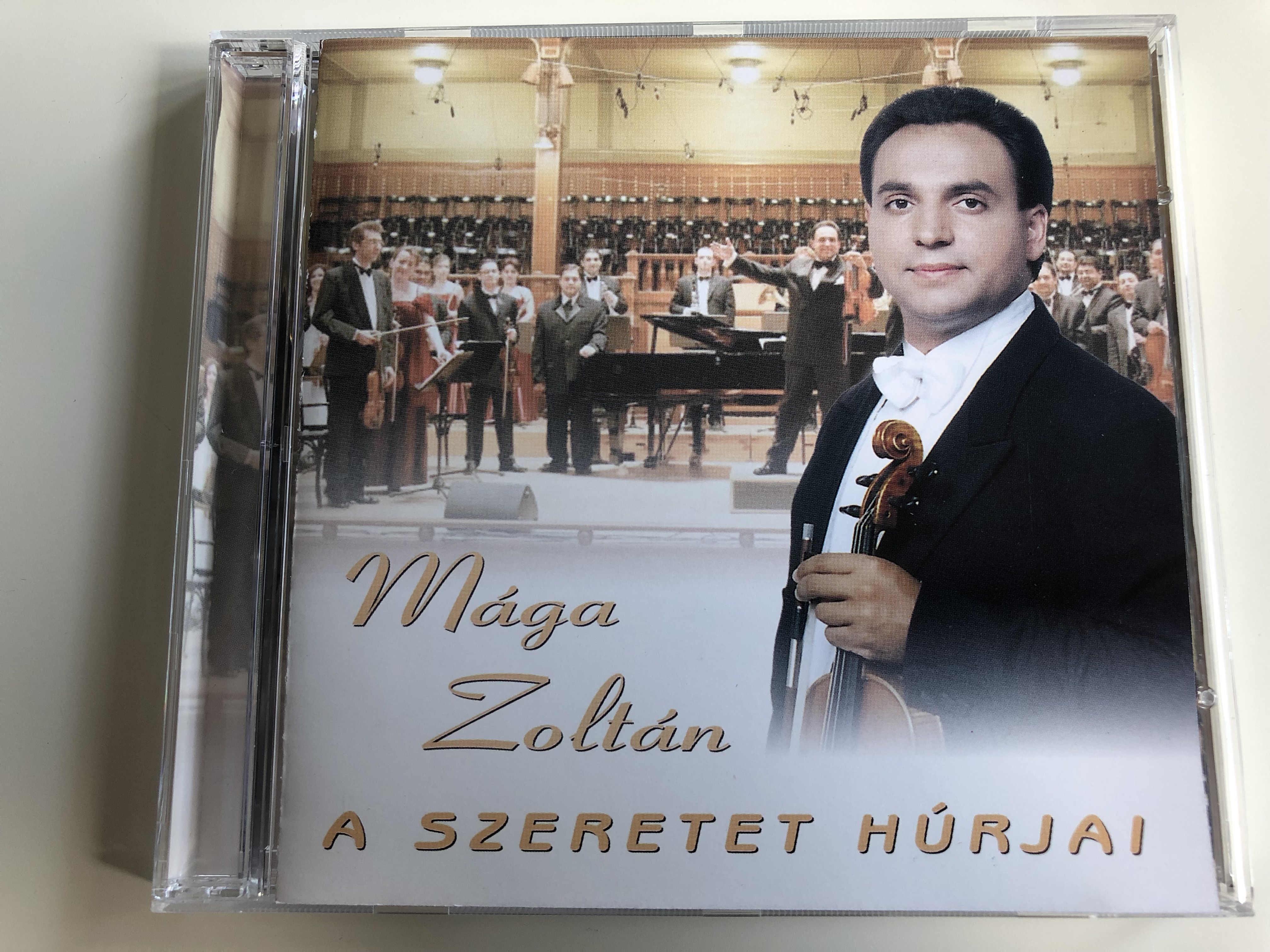 m-ga-zolt-n-a-szeretet-h-rjai-audio-cd-2007-boross-lajos-violin-fischl-m-nika-aranyheged-szimfonikus-zenekar-gabora-gyula-concert-master-b-rd-s-lajos-chorus-master-1-.jpg