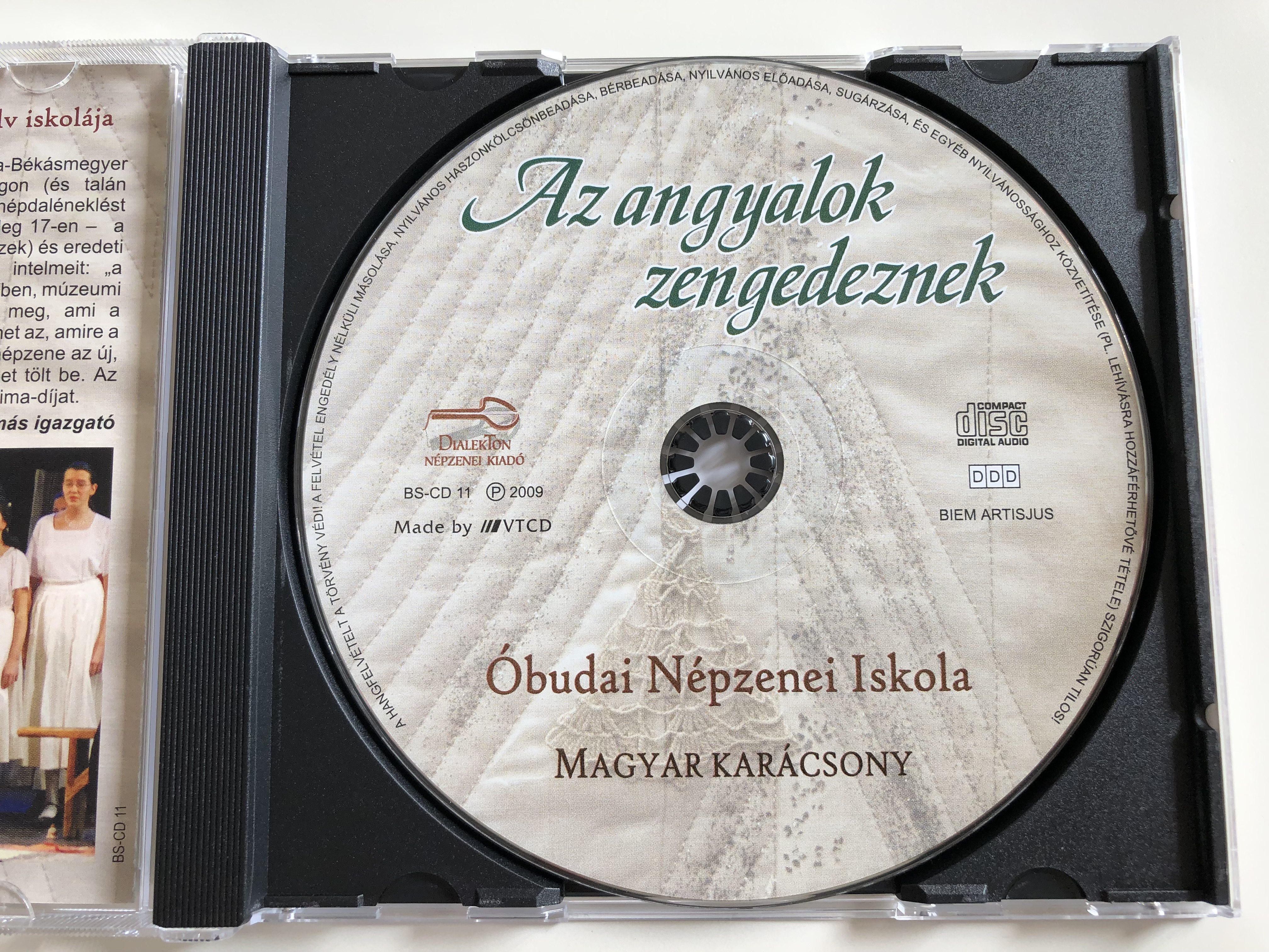 magyar-kar-csony-az-angyalok-zengedeznek-budai-n-pzenei-iskola-hungarian-christmas-songs-angels-are-singing-audio-cd-2009-dialekton-bs-cd11-6-.jpg